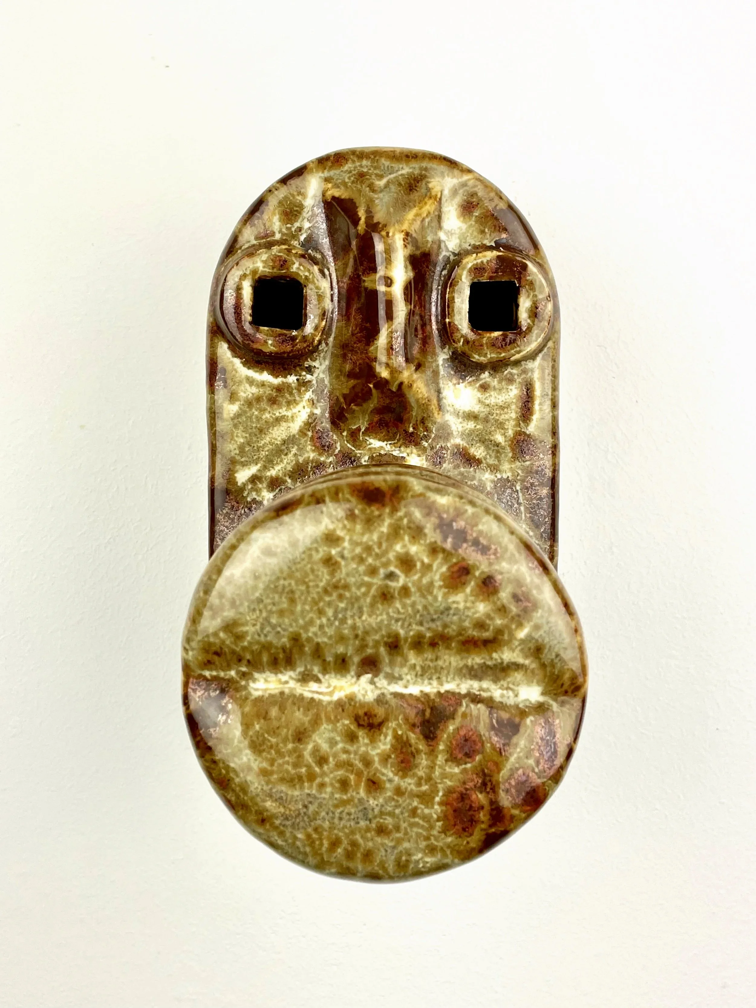 Untitled, 2024, ceramic, glaze, 15 x 9,5 x 16,5 cm