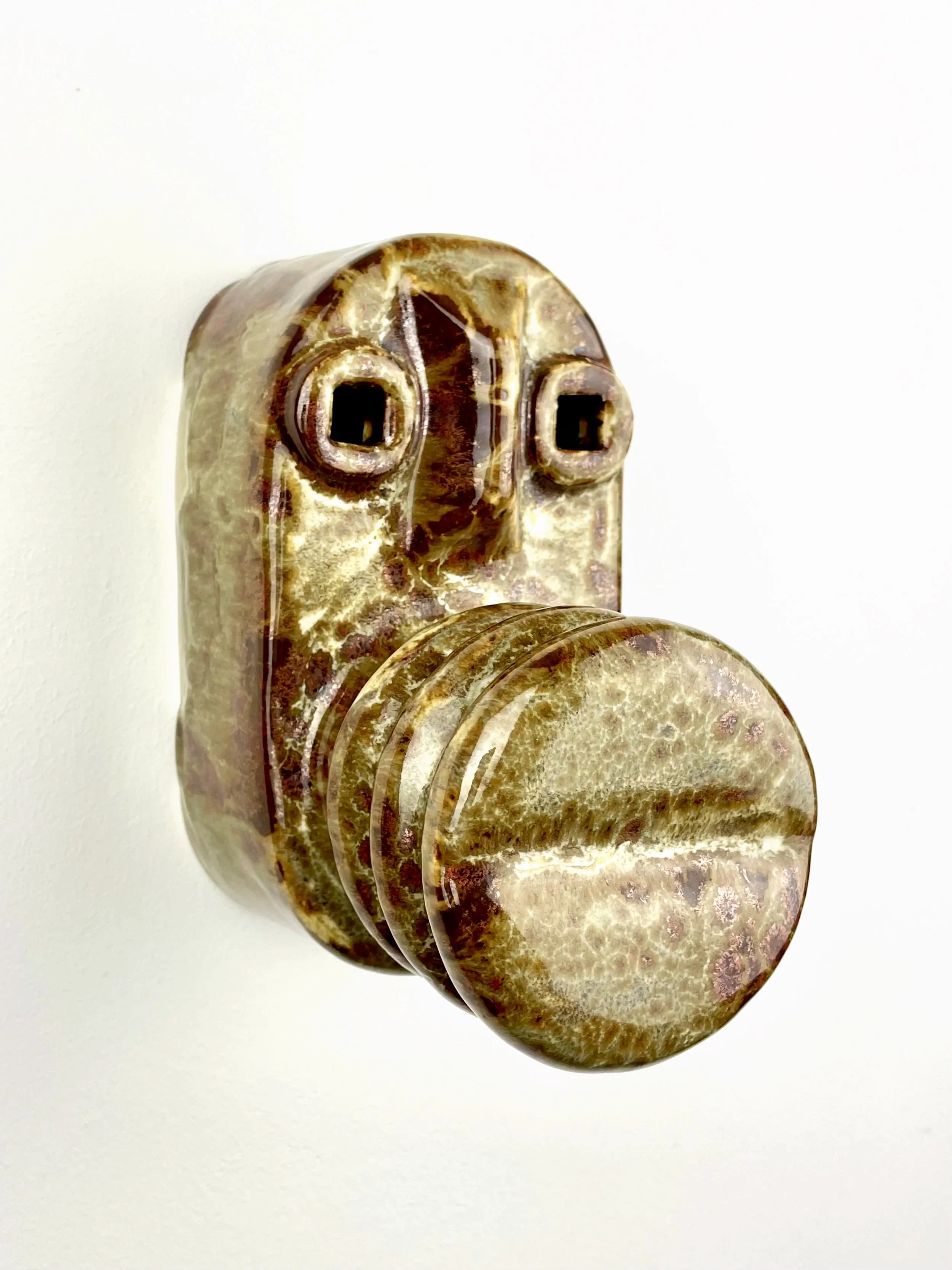 Untitled, 2024, ceramic, glaze, 15 x 9,5 x 16,5 cm