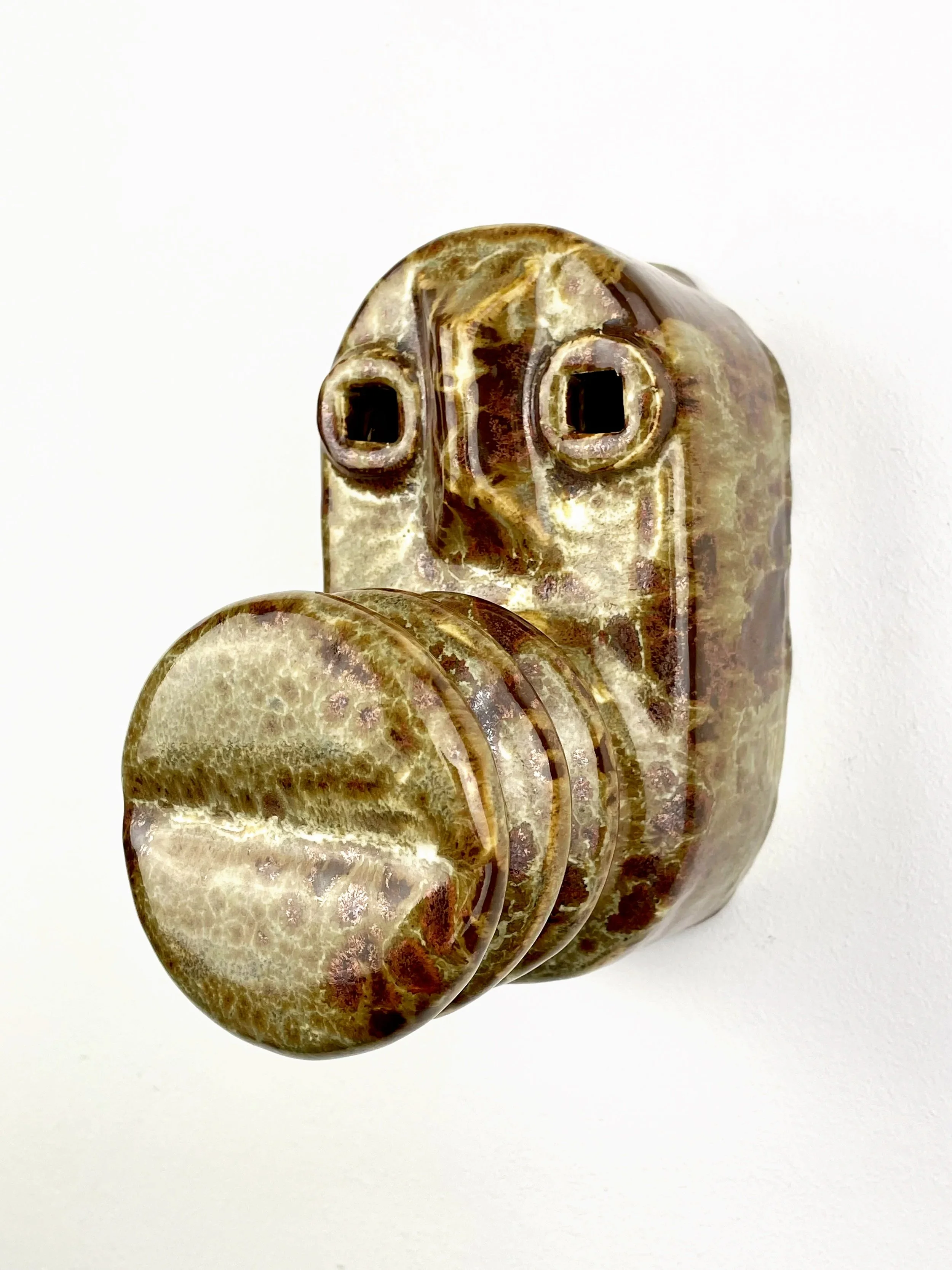 Untitled, 2024, ceramic, glaze, 15 x 9,5 x 16,5 cm