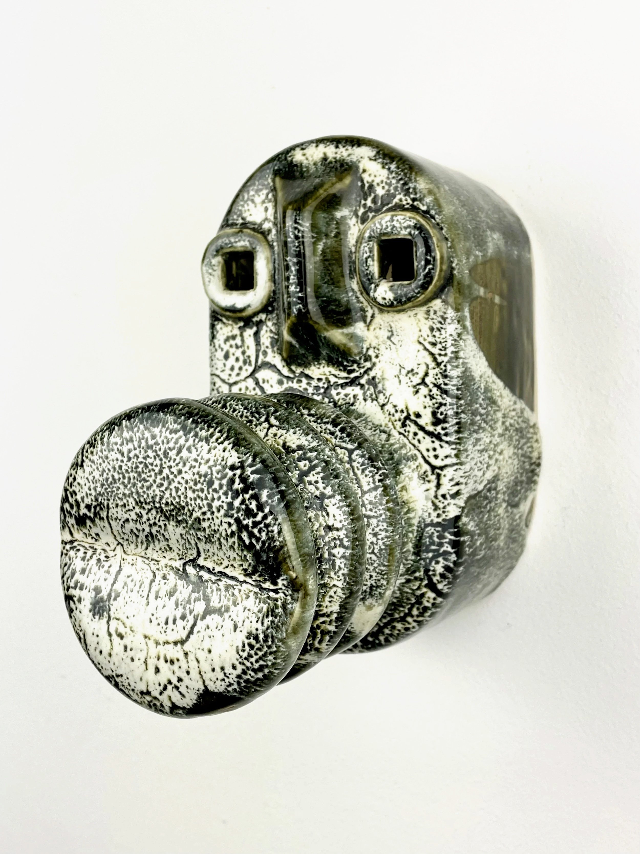 Untitled, 2024, ceramic, glaze, 15 x 9,5 x 16,5 cm