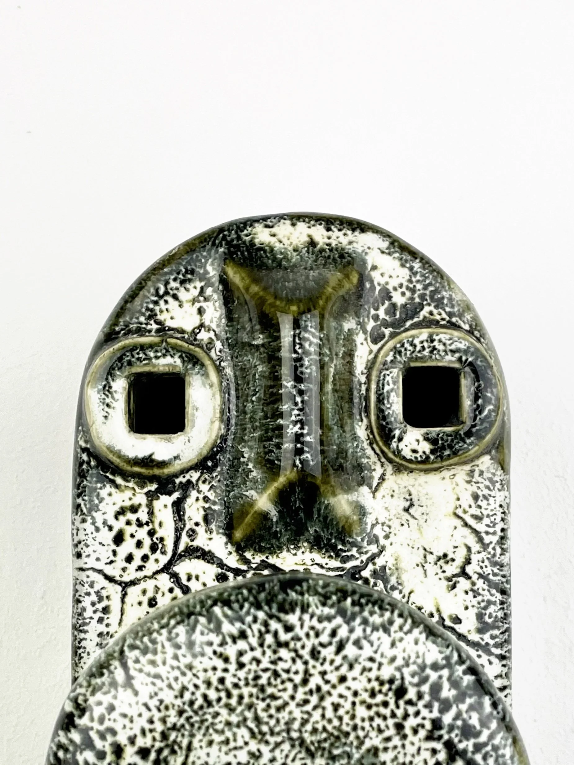 Untitled, 2024, ceramic, glaze, 15 x 9,5 x 16,5 cm