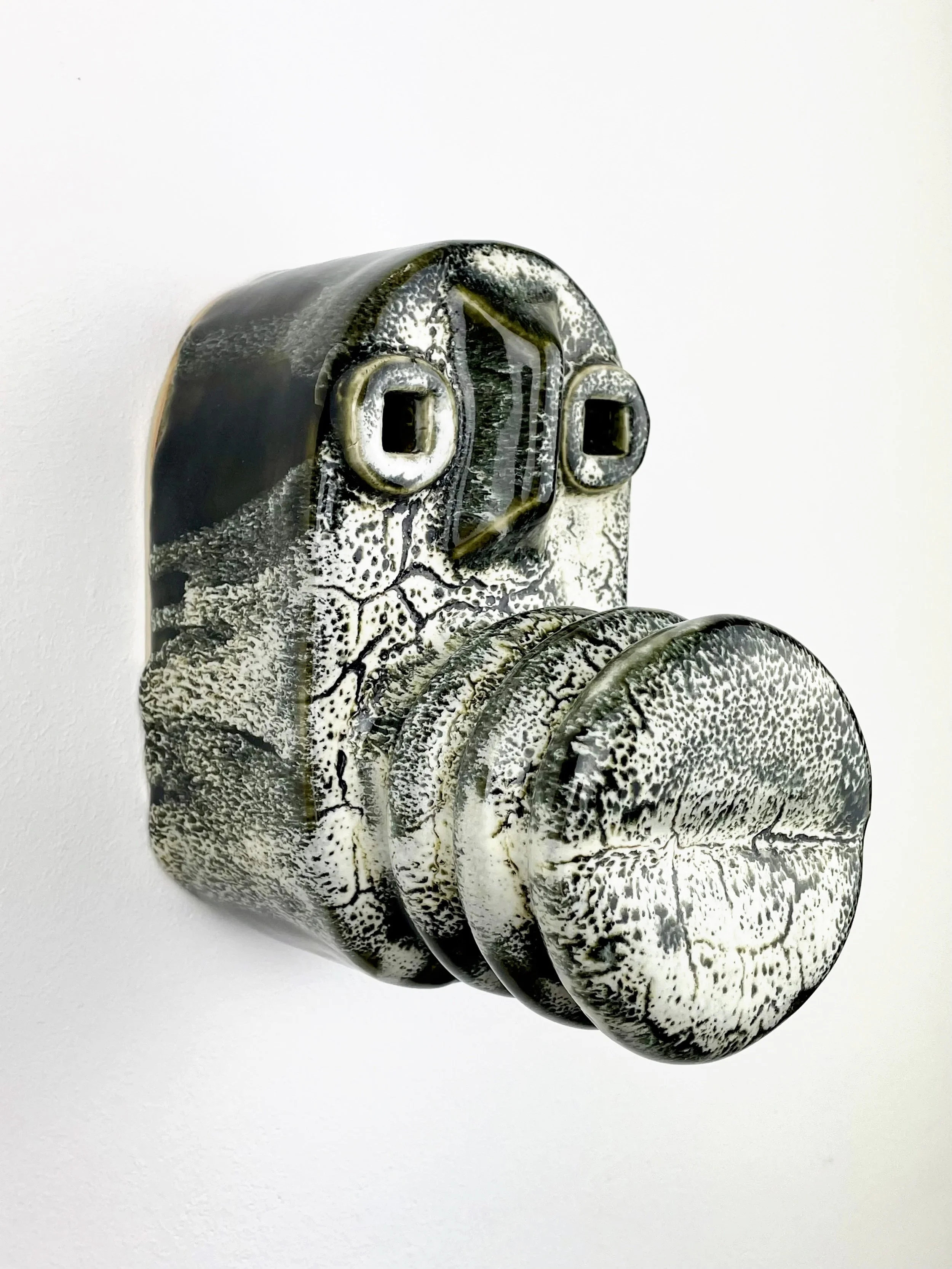 Untitled, 2024, ceramic, glaze, 15 x 9,5 x 16,5 cm