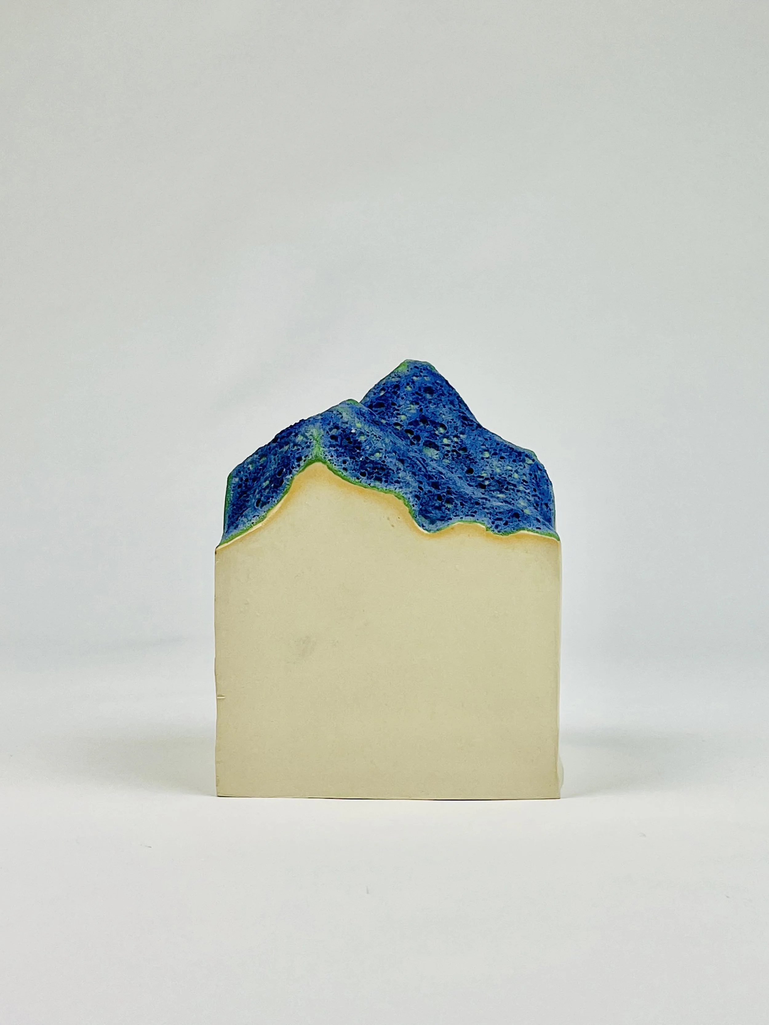Untitled, 2021, ceramic, glaze, 13 x 10 x 10 cm