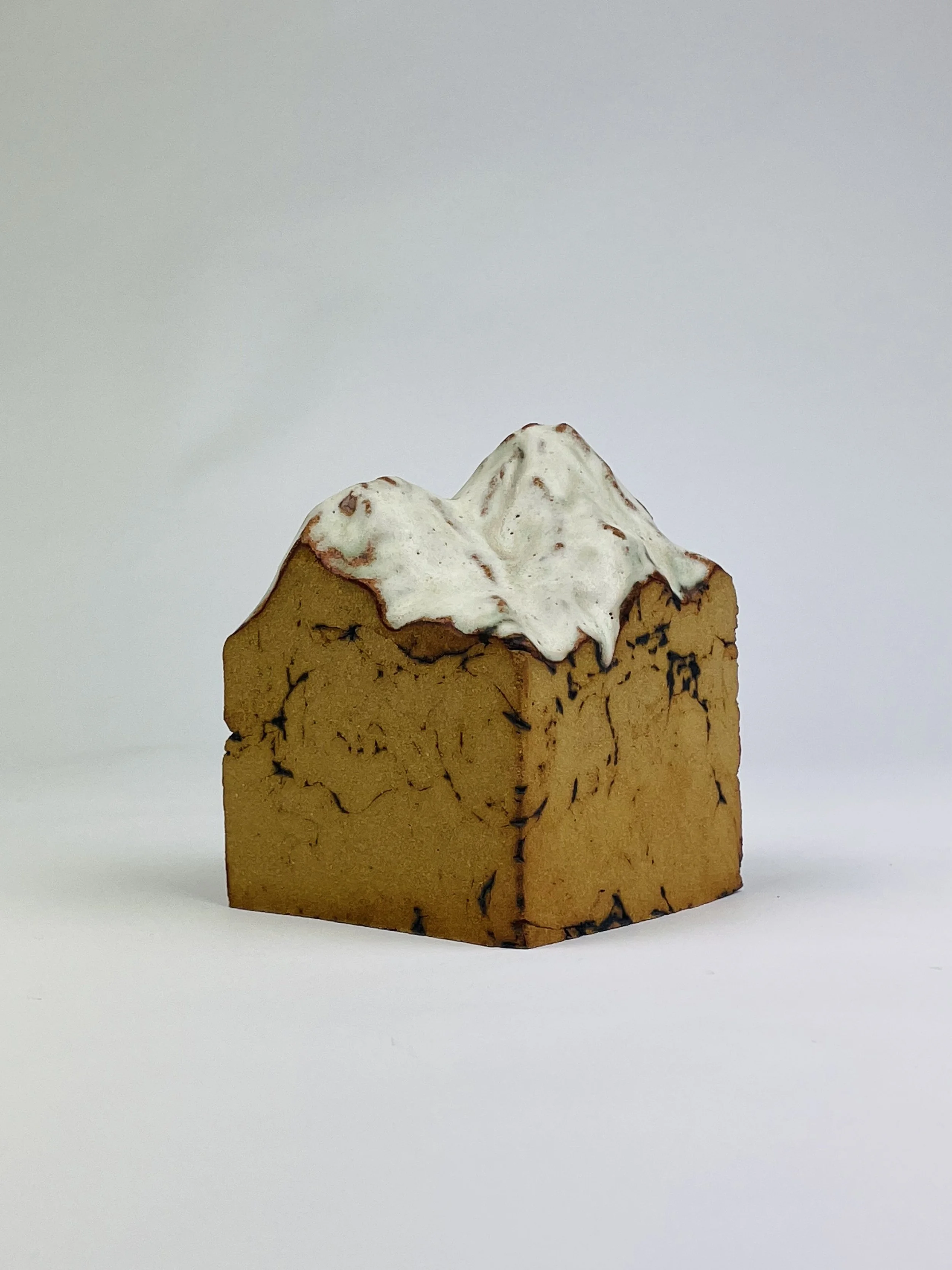 Untitled, 2022, ceramic, glaze, 13 x 10 x 10 cm