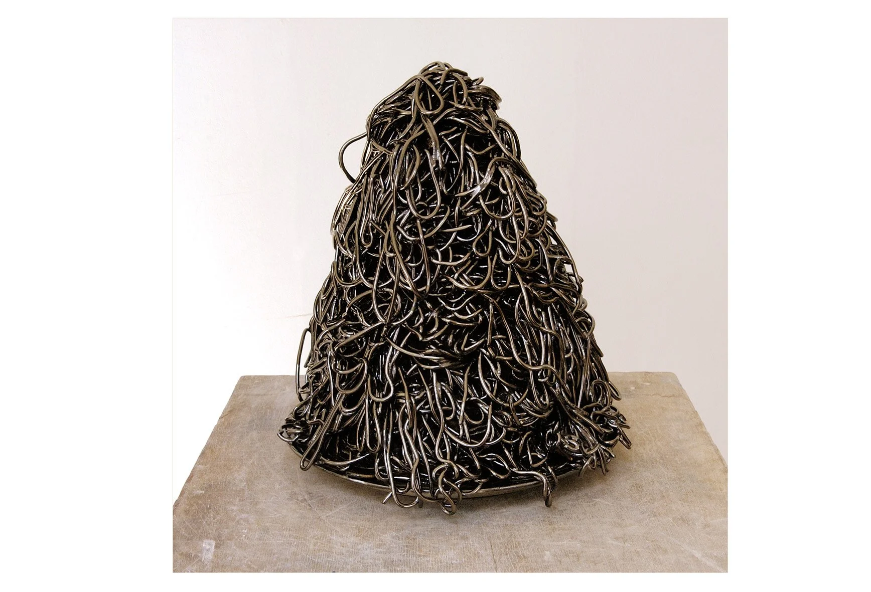 Wire, 2004, ceramic, glaze (image Griet Dekoninck)