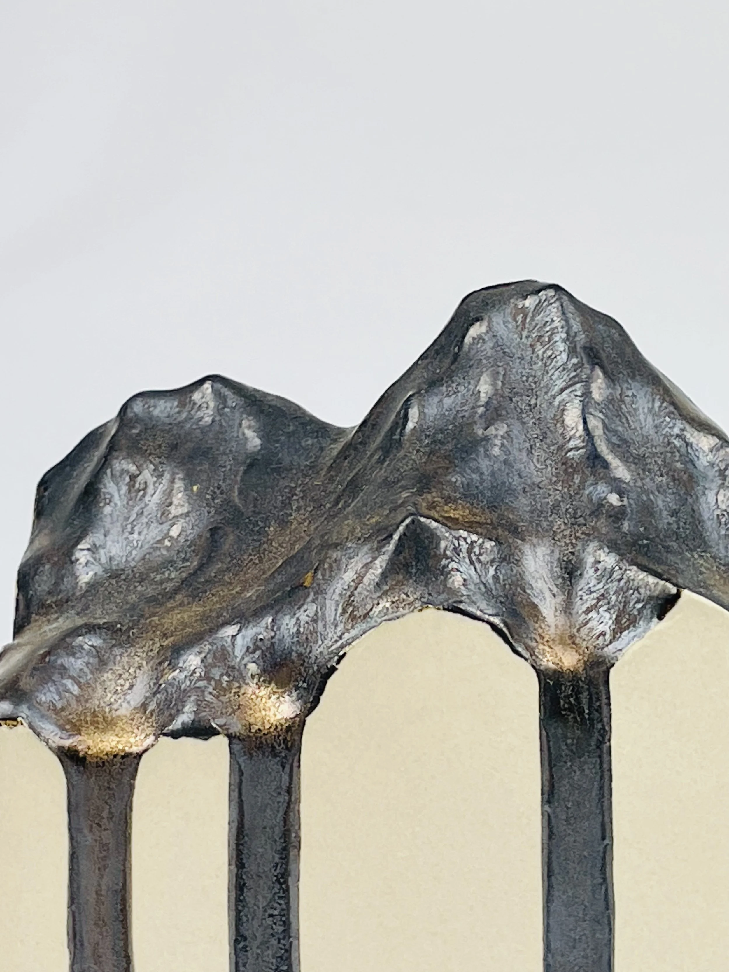 Untitled, 2021, ceramic, glaze, 13 x 10 x 10 cm 