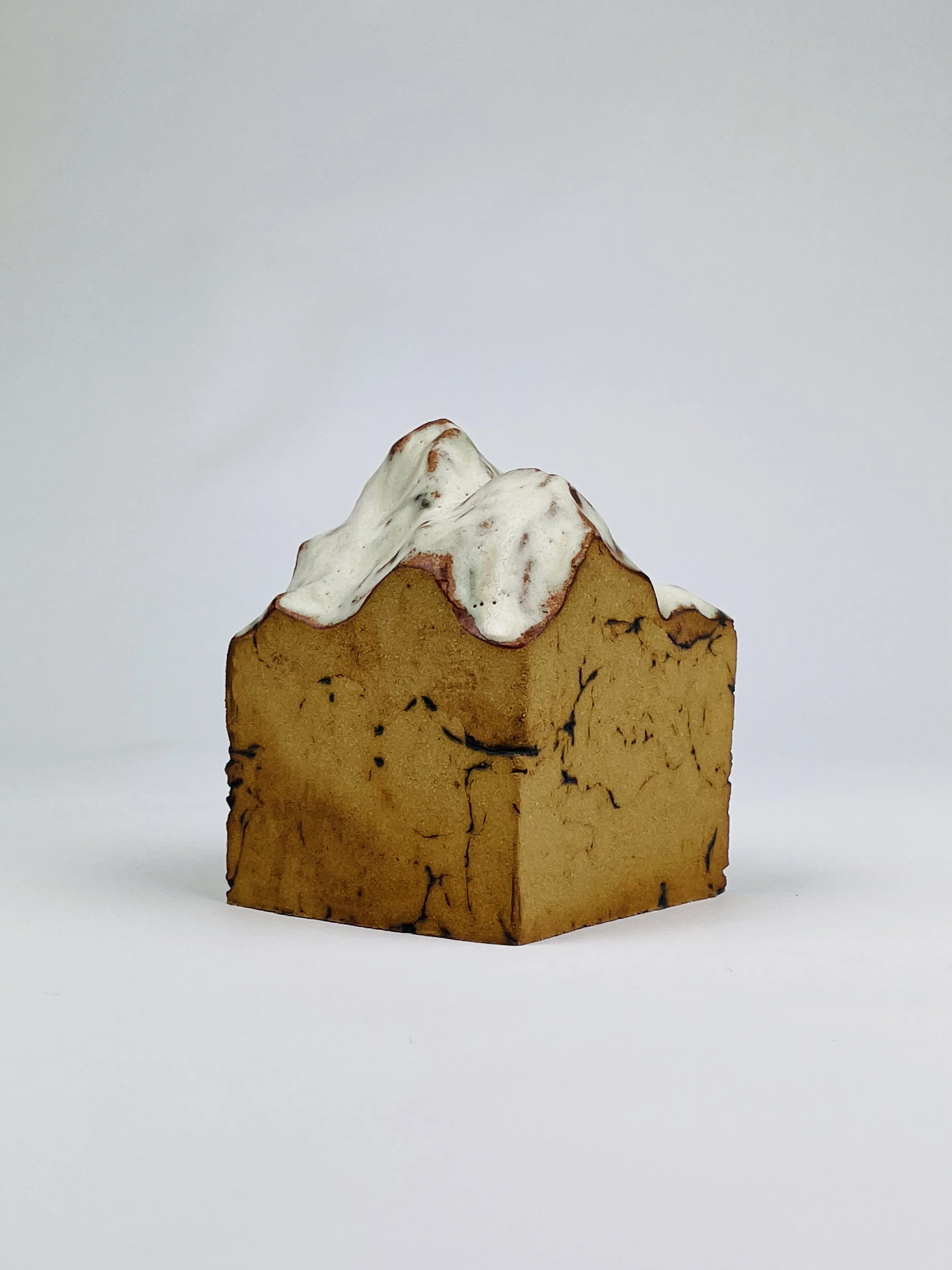 Untitled, 2022, ceramic, glaze, 13 x 10 x 10 cm