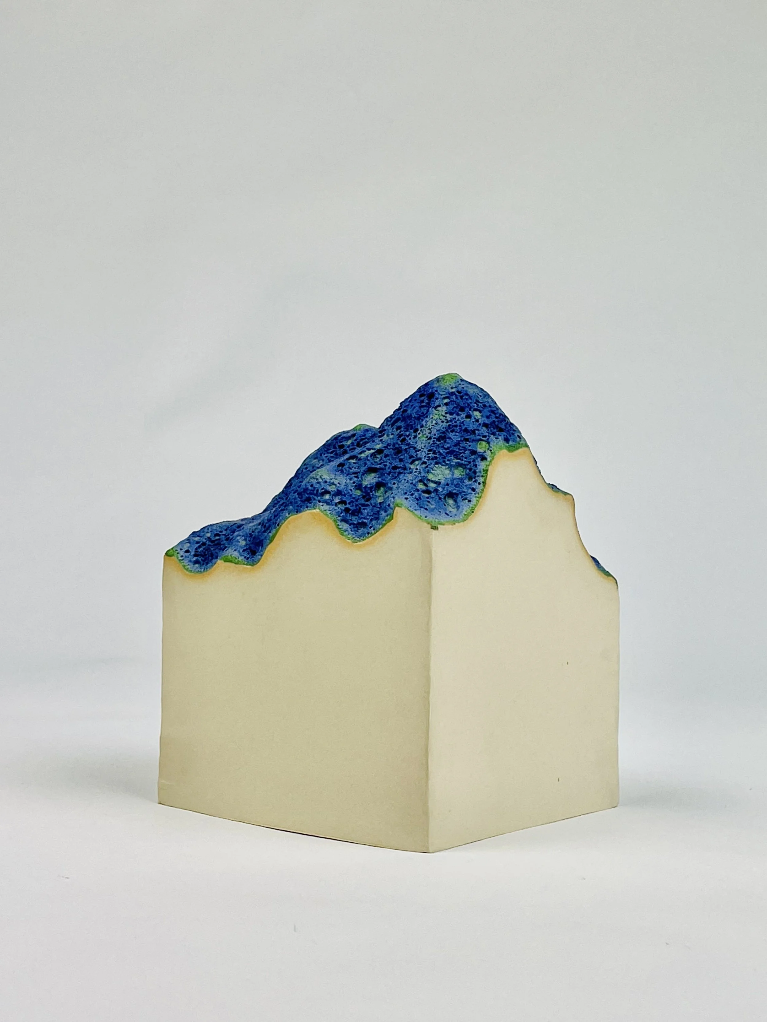 Untitled, 2021, ceramic, glaze, 13 x 10 x 10 cm