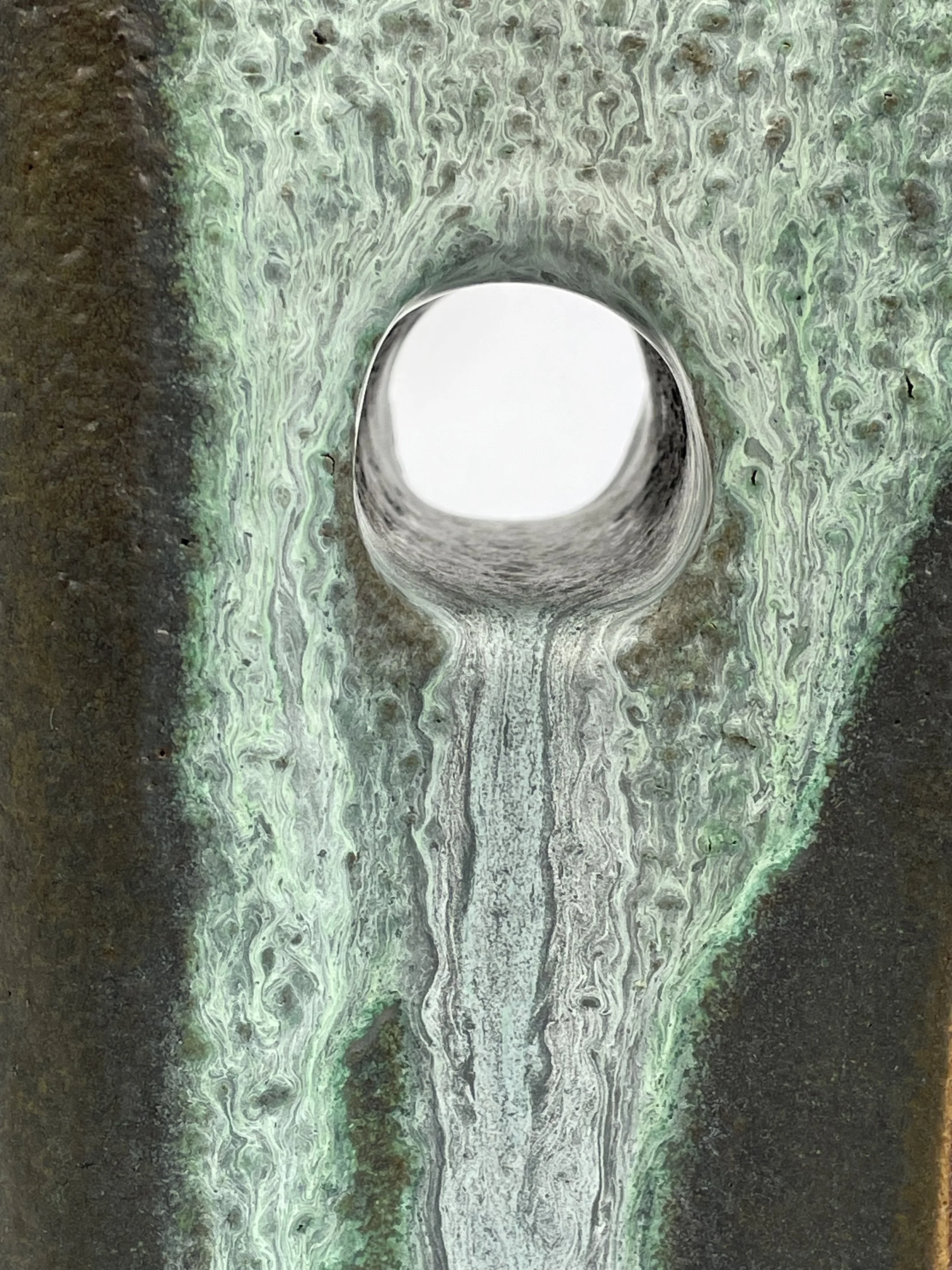 Untitled, 2025, ceramic, glaze, 21,5 x 13,3 x 13,5 cm