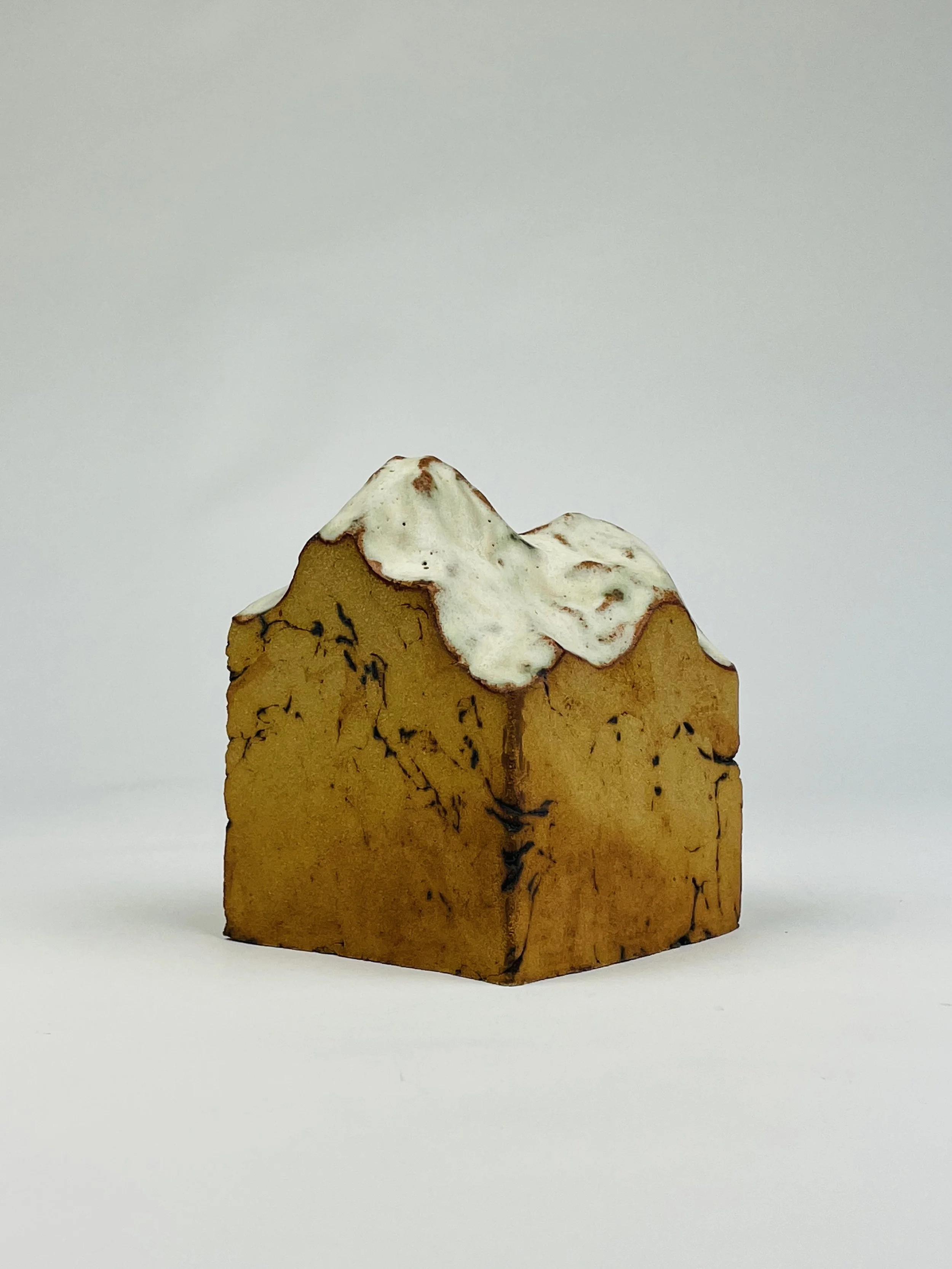 Untitled, 2022, ceramic, glaze, 13 x 10 x 10 cm