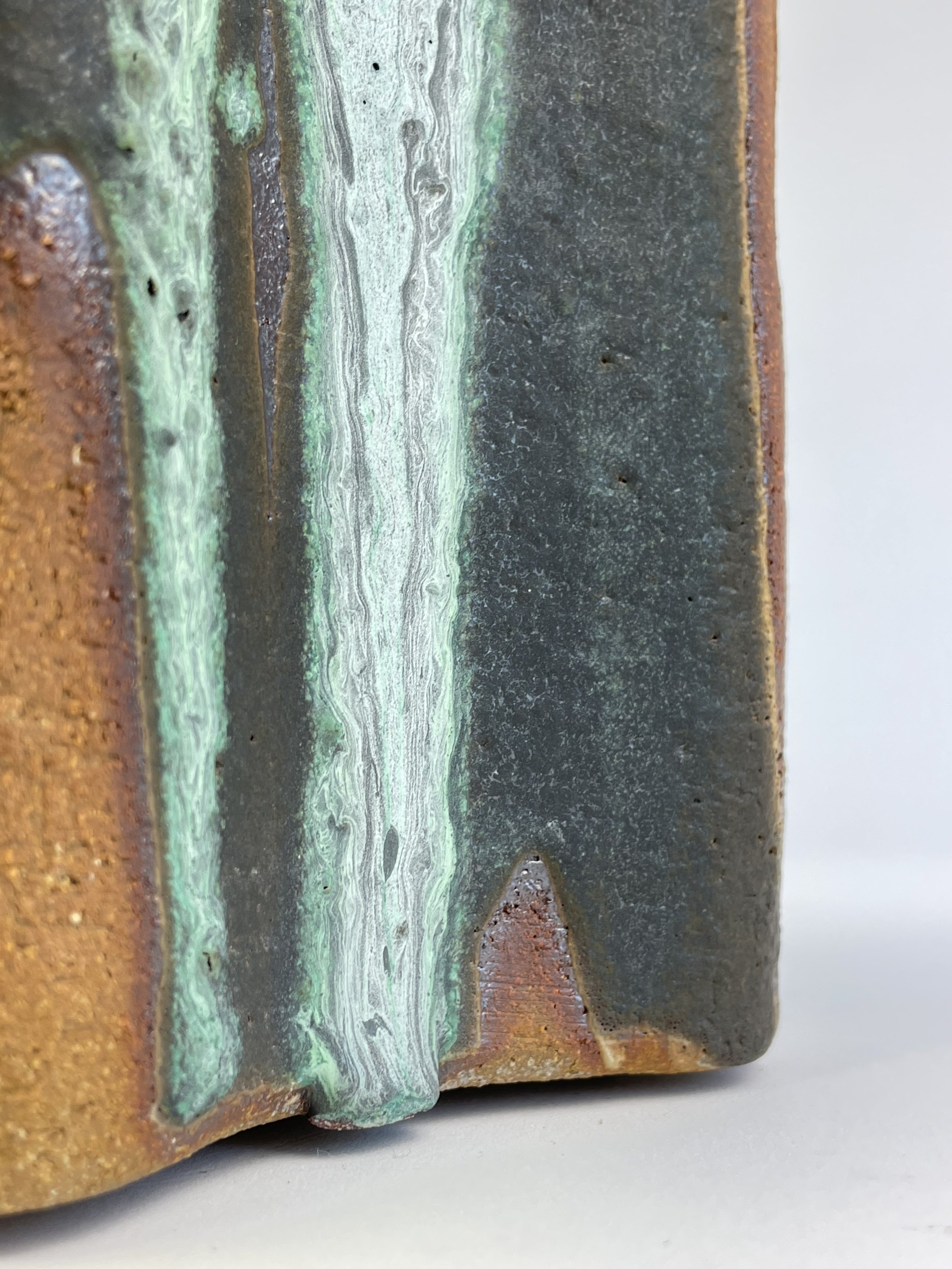 Untitled, 2025, ceramic, glaze, 21,5 x 13,3 x 13,5 cm