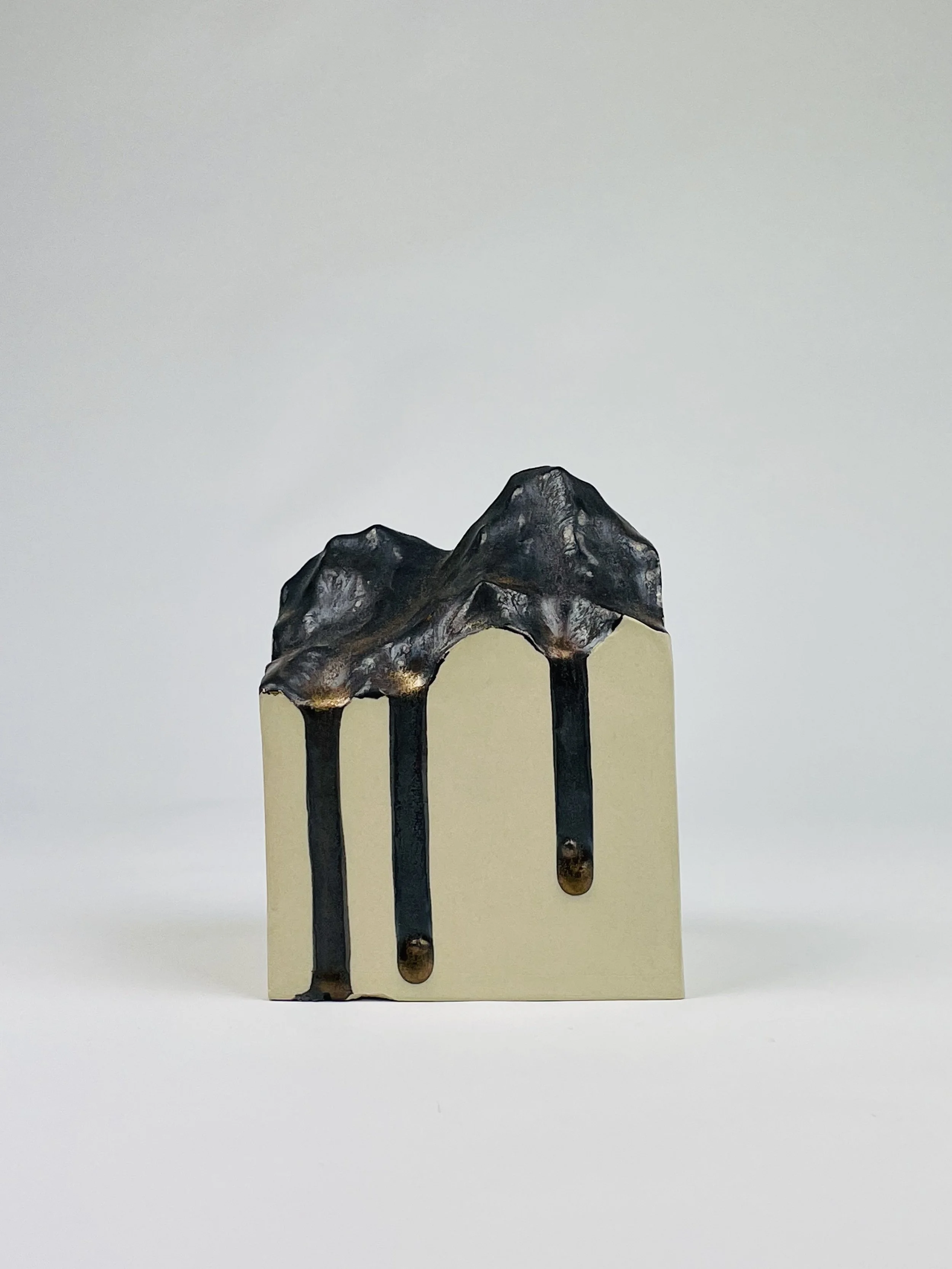 Untitled, 2021, ceramic, glaze, 13 x 10 x 10 cm 