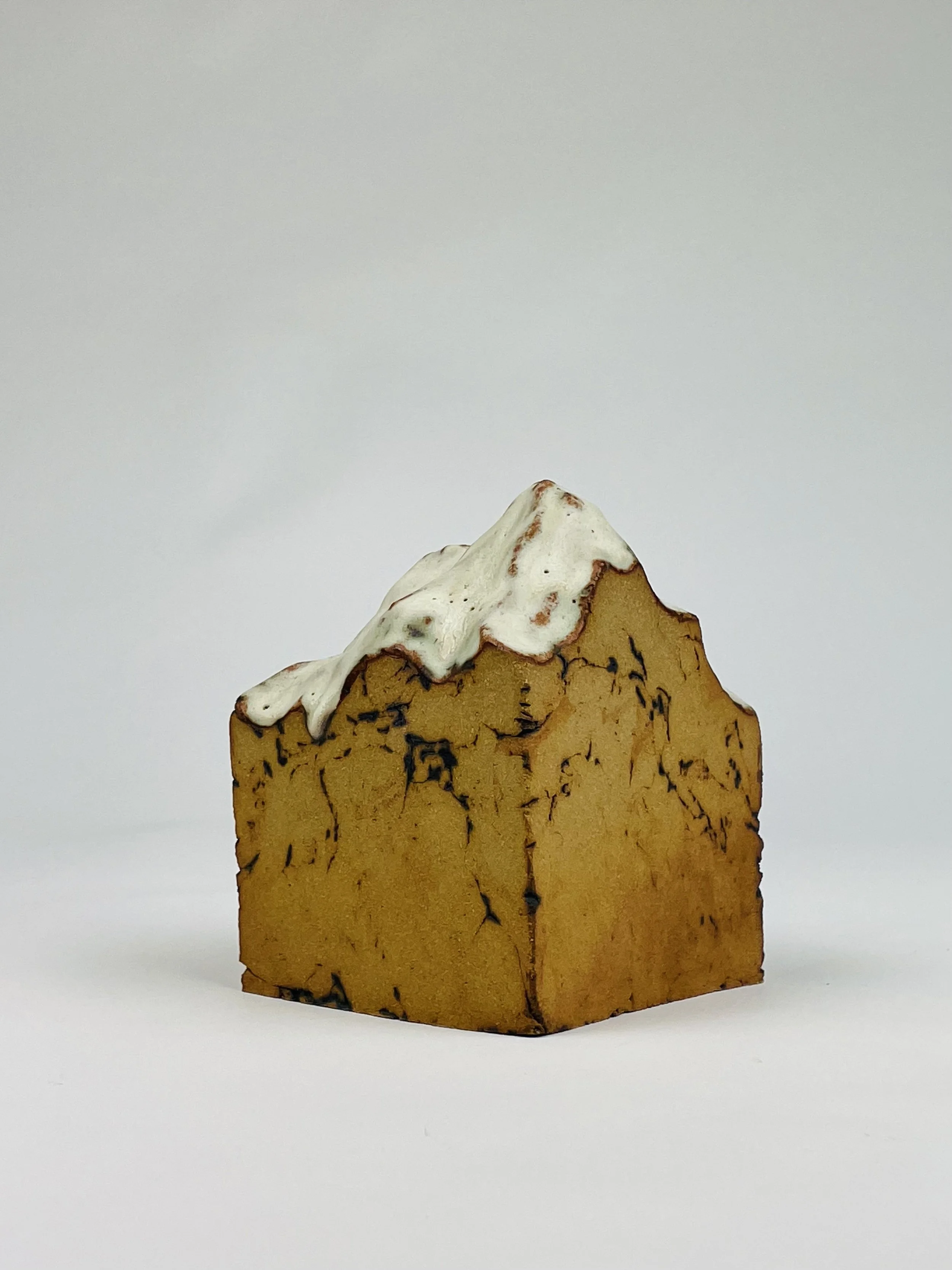 Untitled, 2022, ceramic, glaze, 13 x 10 x 10 cm