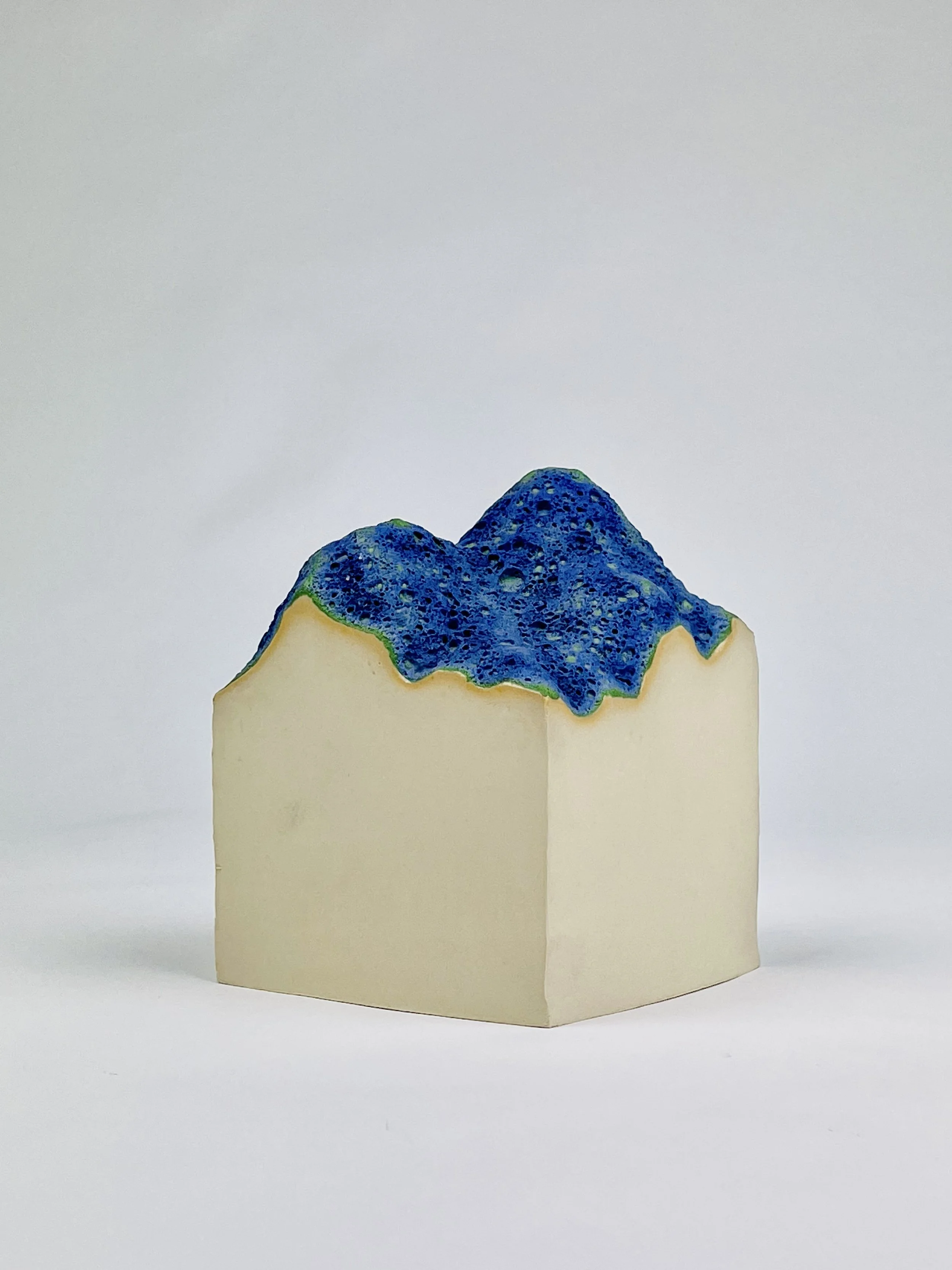 Untitled, 2021, ceramic, glaze, 13 x 10 x 10 cm