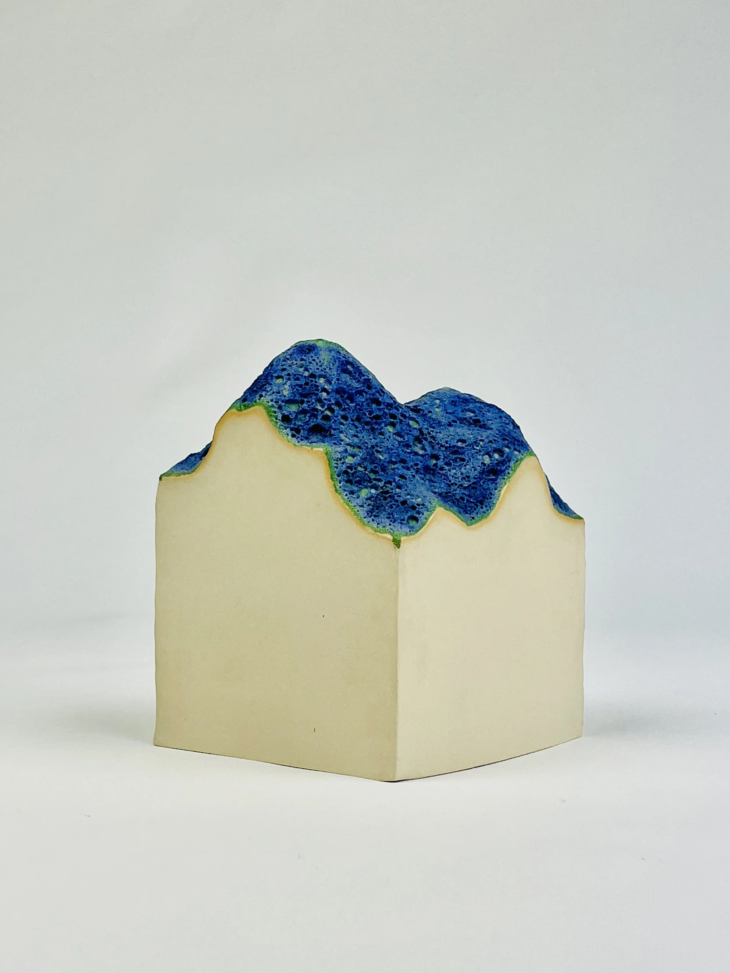 Untitled, 2021, ceramic, glaze, 13 x 10 x 10 cm