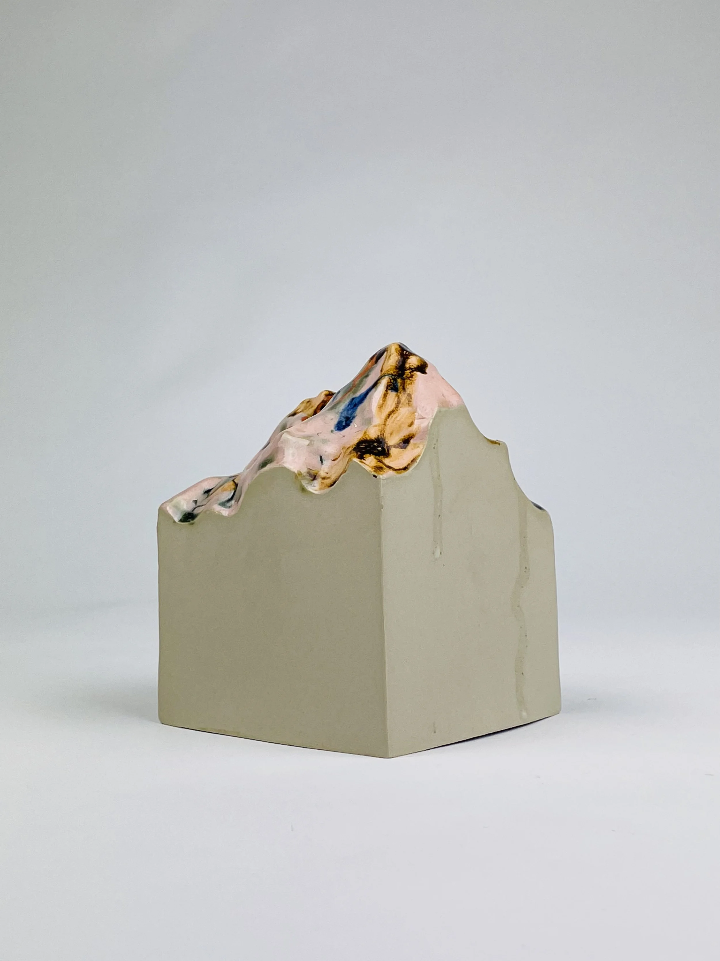 Untitled, 2021, ceramic, multiple glazes, 13 x 10 x 10 cm 