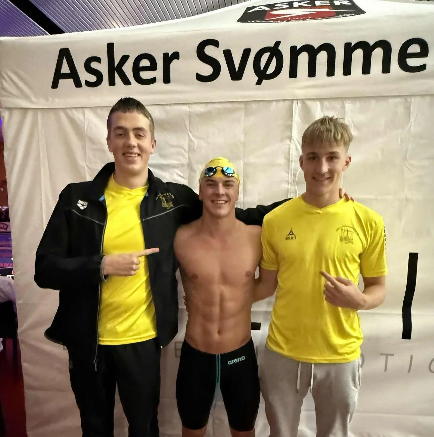 Denne helgen sv&oslash;mmer Collin, Simen og Sander NM junior/senior i Asker 🇳🇴 
I dag har Collin sv&oslash;mt 50 bryst p&aring; 28.1 og senket tiden til 28.0 i finalen 🥳 P&aring; 200 medley sv&oslash;mte han p&aring; 2.06.7
Simen sv&oslash;mte 50