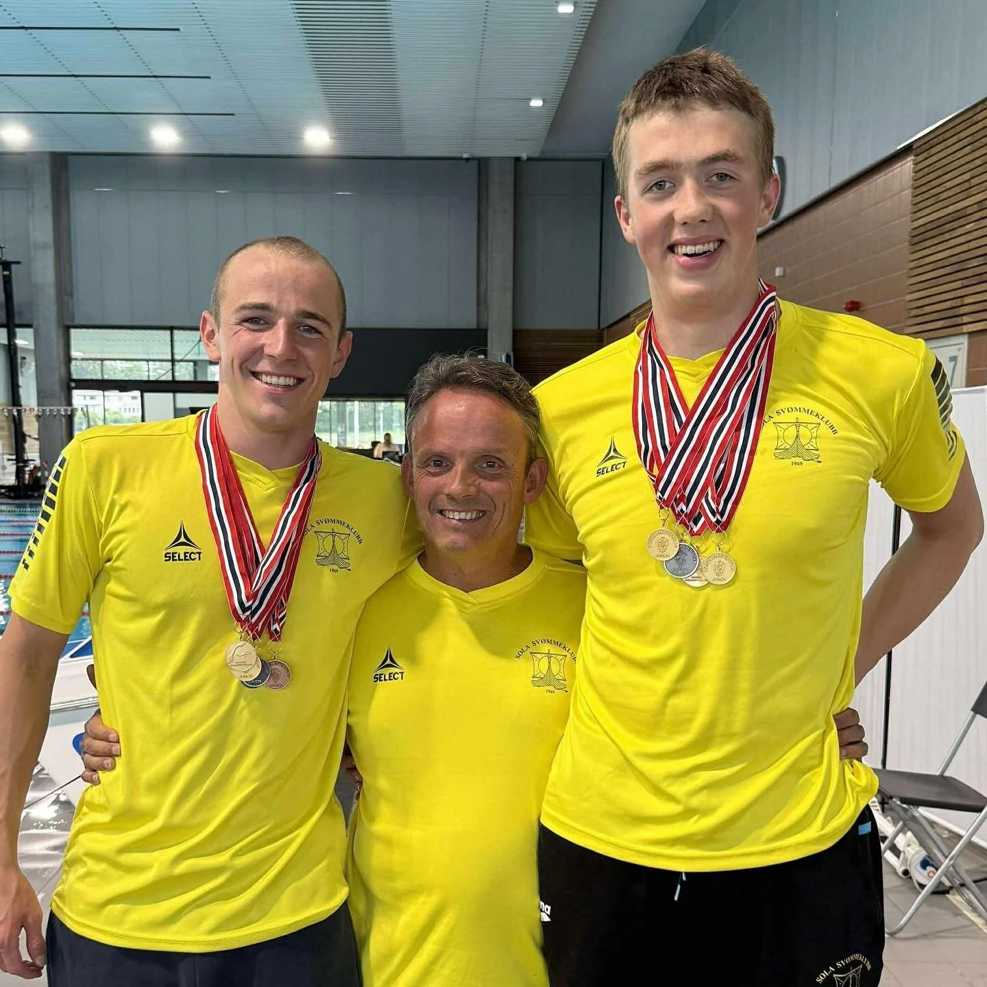 NM langbane 2025 oppsummert!

Sola sv&oslash;mmeklubb har Norges raskeste junior i vannet, vi har ogs&aring; Norges beste junior bryst sv&oslash;mmer. S&aring; utrolig imponerende fremgang av v&aring;re to gutter som stadig presterer over all forvent