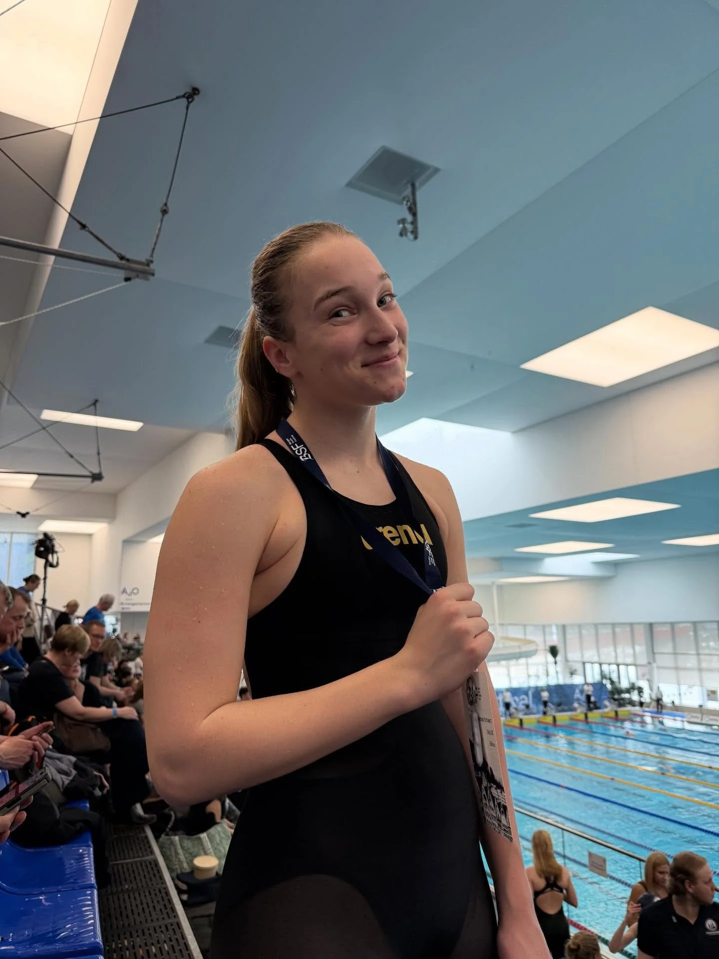 Bergen Swim Festival (BSF) 2026 ble gjennomf&oslash;rt 17-19 april, hvor 805 ut&oslash;vere deltok fra 135 klubber og 21 nasjoner! Sola Sv&oslash;mmeklubb var representert med hele ti ut&oslash;vere, som alle gjorde en fantastisk innsats med flere pe