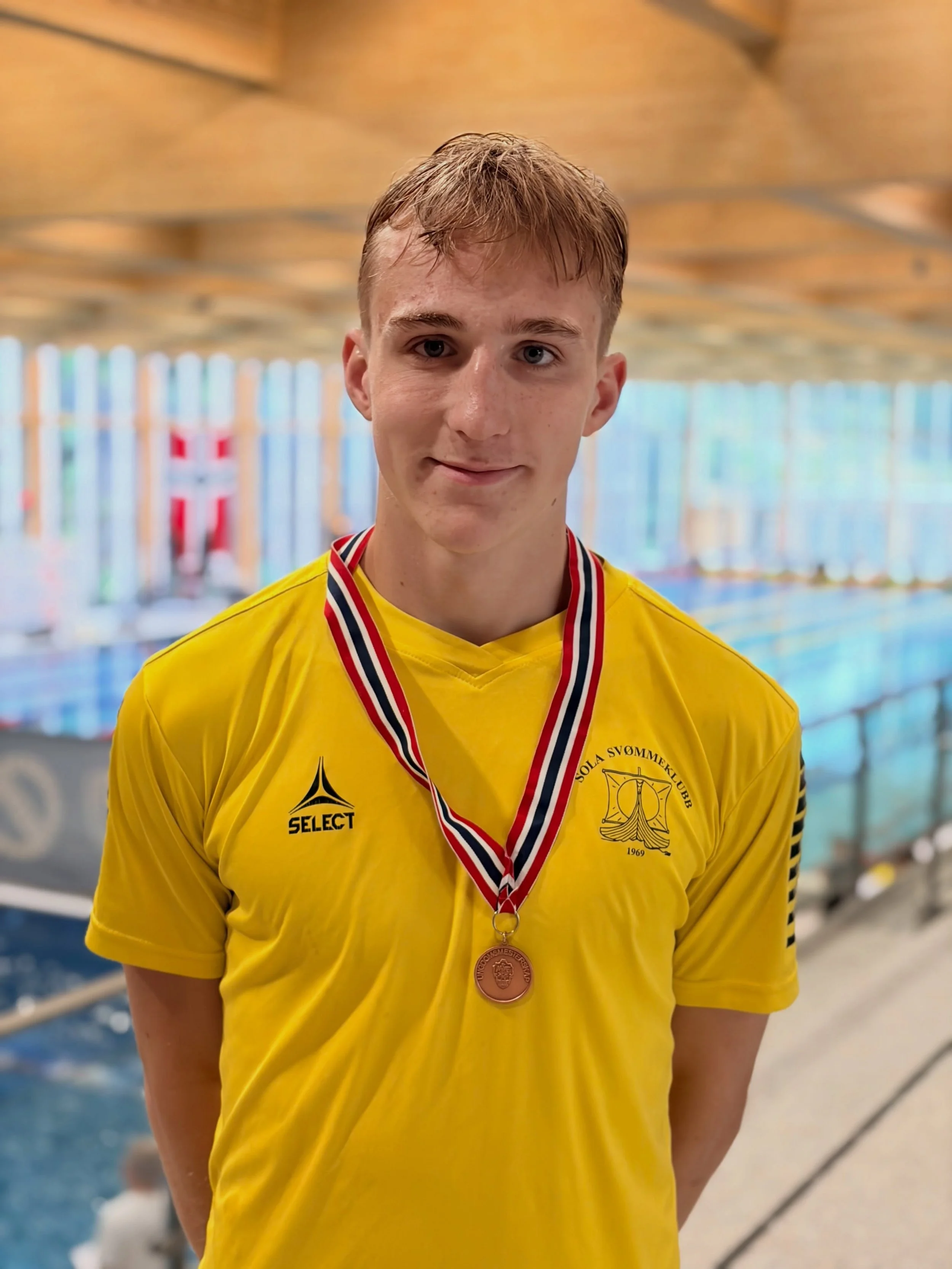 Sander &aring;pner f&oslash;rste dag av NM langbane med bronse p&aring; 50 bryst i ungdomsklassen! 31.39 og pers med over et sek. Gratulerer @sander.stavnem