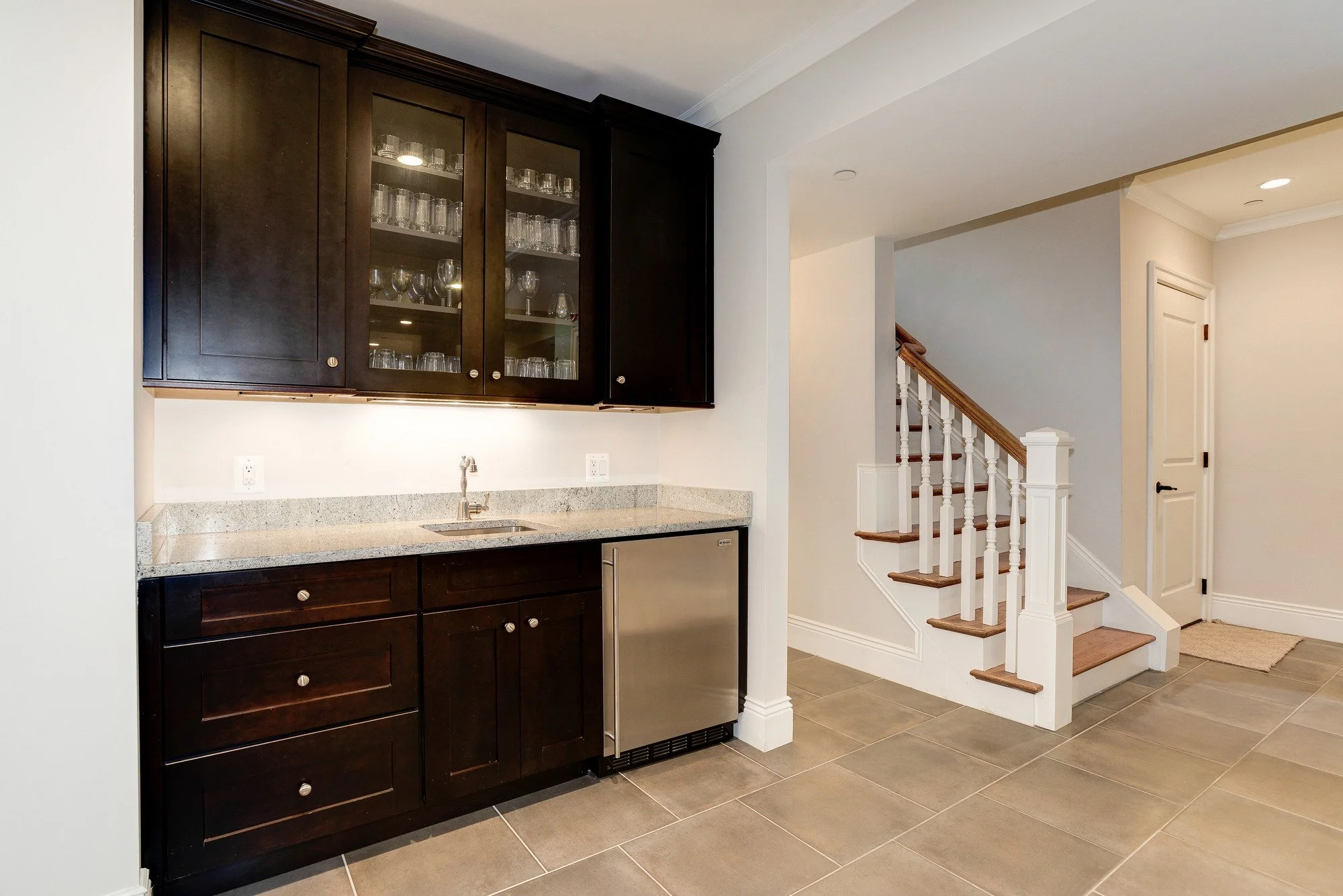 097_6220_Winnebago LL wet bar 94718_131017 copy.jpg