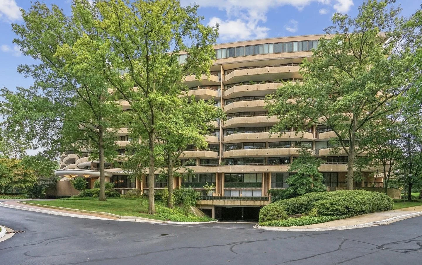 4200 MASSACHUSETTS AVENUE NW #119