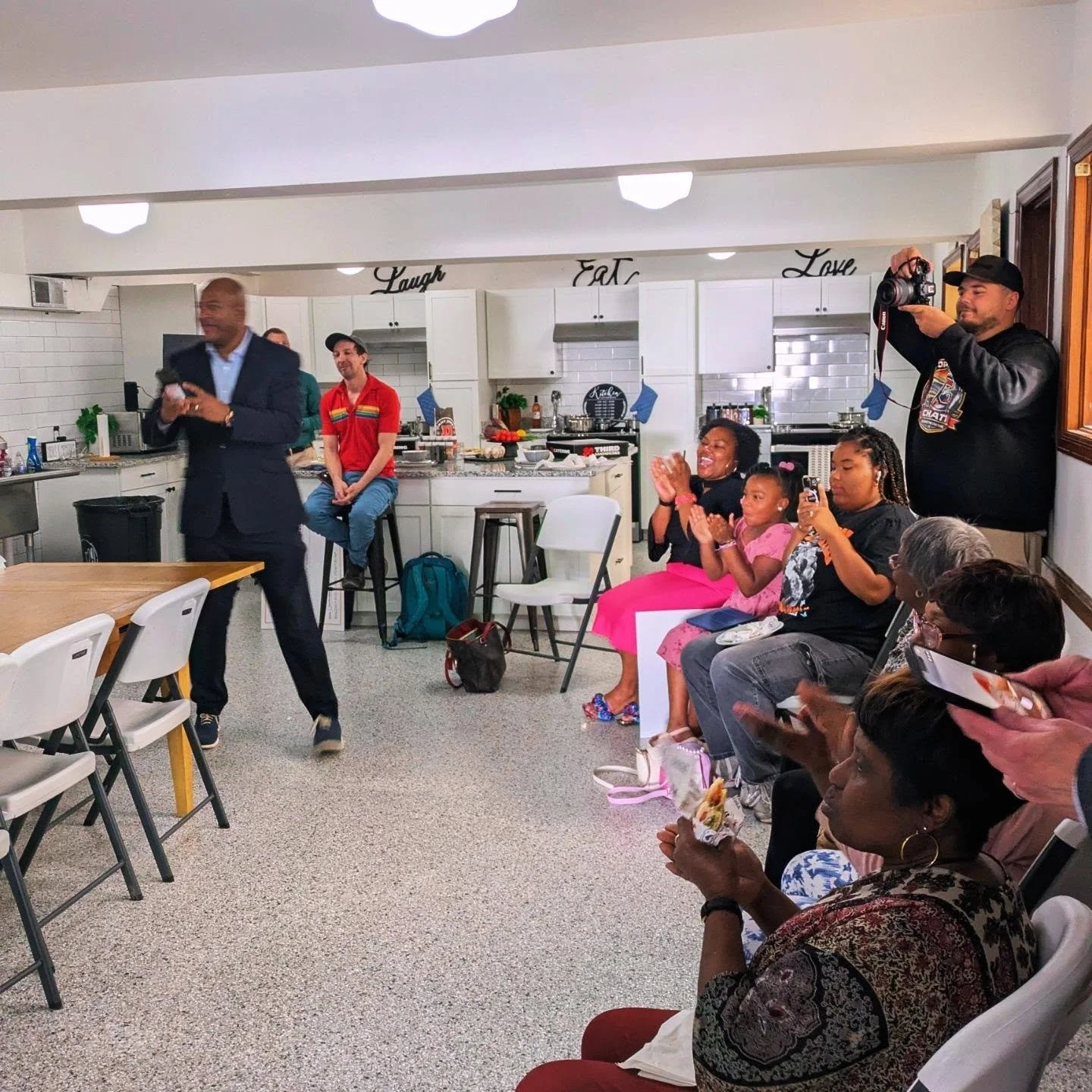 When you didn't read the text that close when trying to go to the Glass Farm Neighborhood Association and accidentally watch small businesses get celebrated. ❤️

( Still made it to Glass Farm meeting)