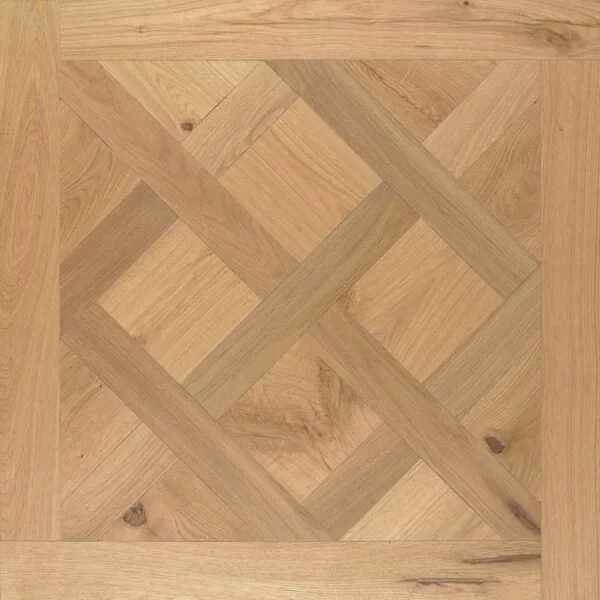 Tablero de versalles en madera de roble. Imagen de un patrón de parquet de madera con diseño geométrico en tonos beige y marrón.