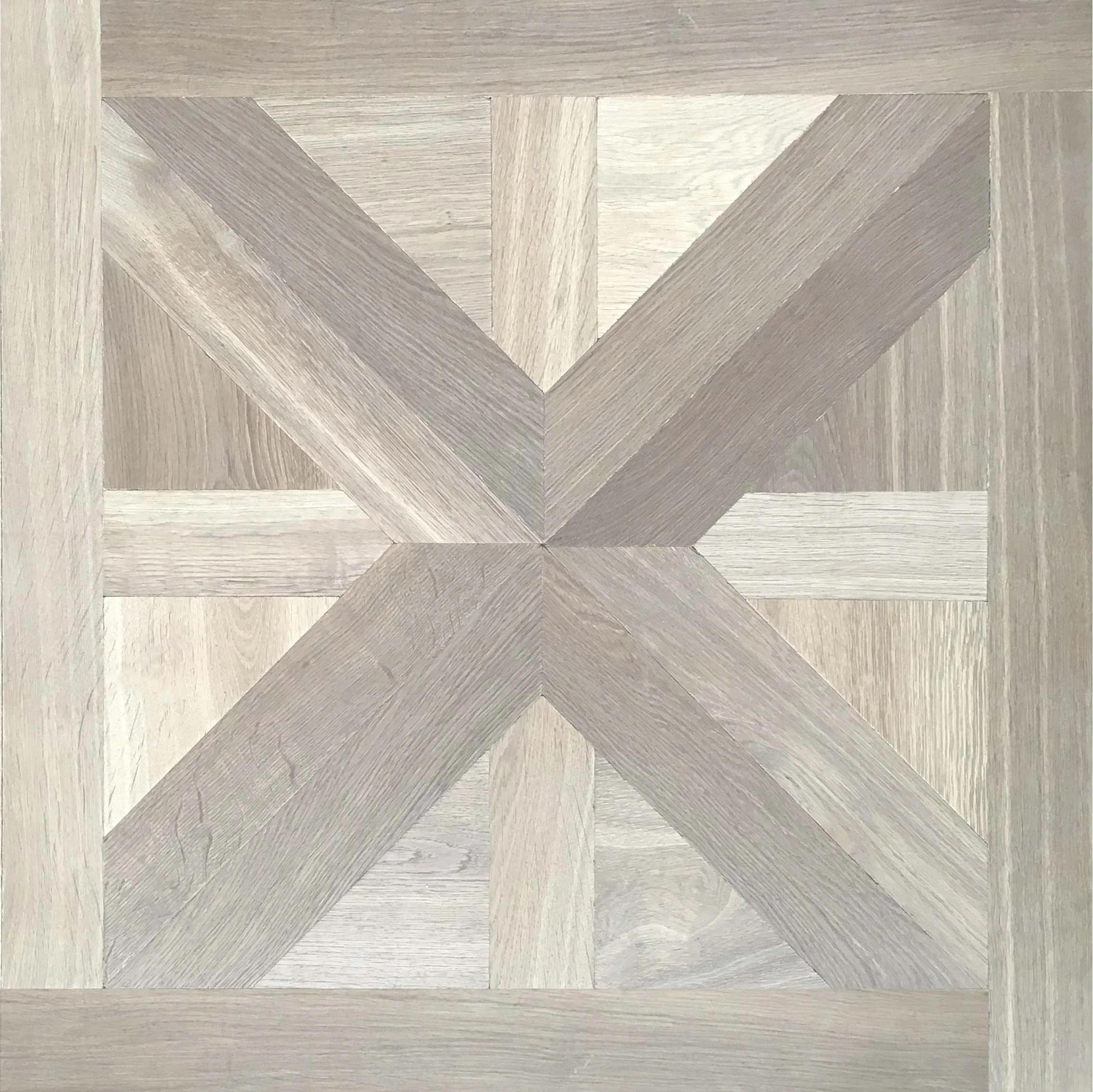 Patrón de madera en tonos claros con forma de cruz y líneas diagonales.