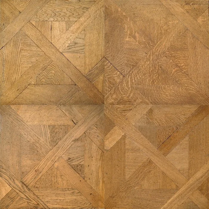 Pared de madera con patrón geométrico muy elaborado.