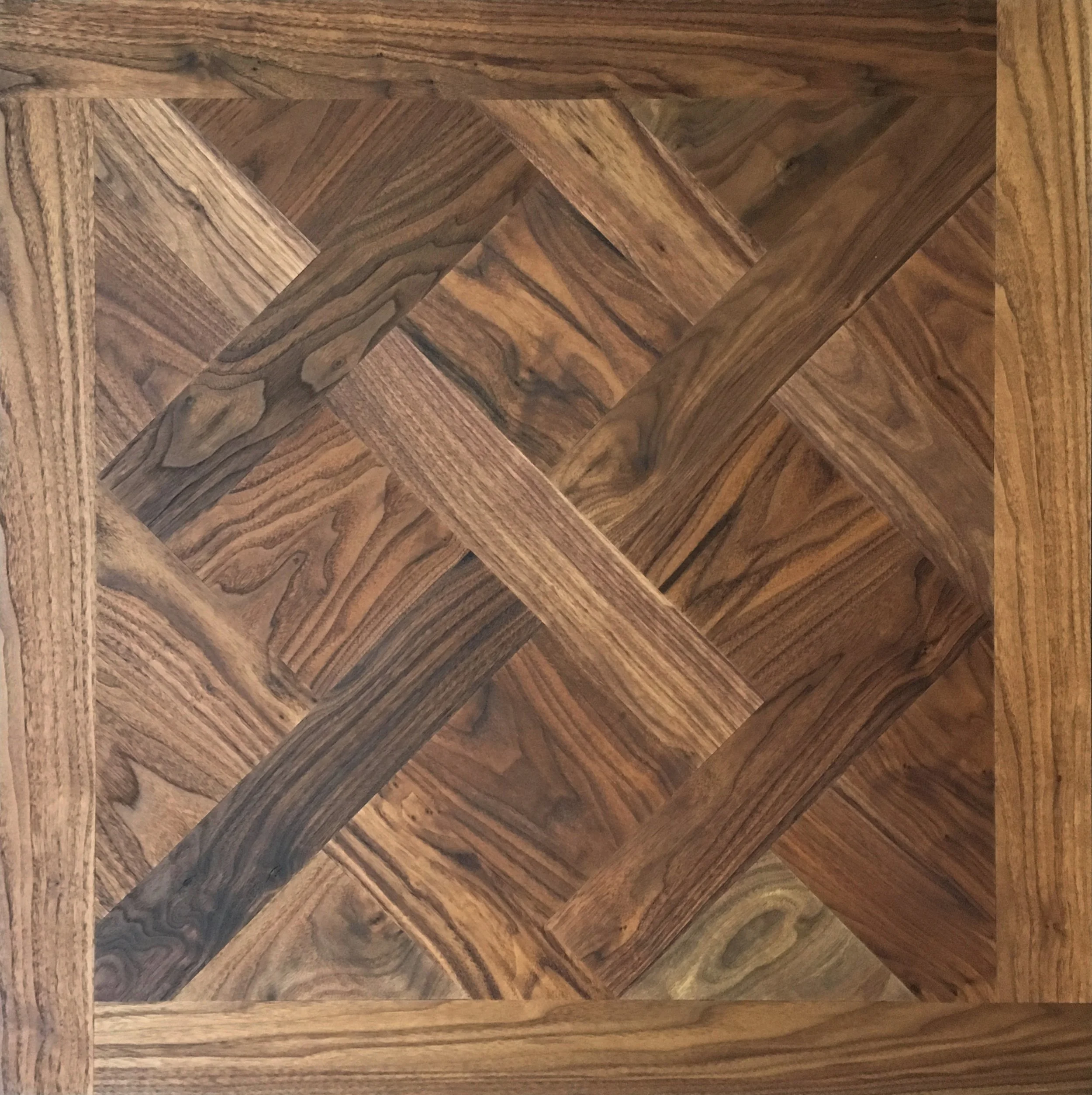 suelos parquet de madera. tonos marrones y tonos naturales.