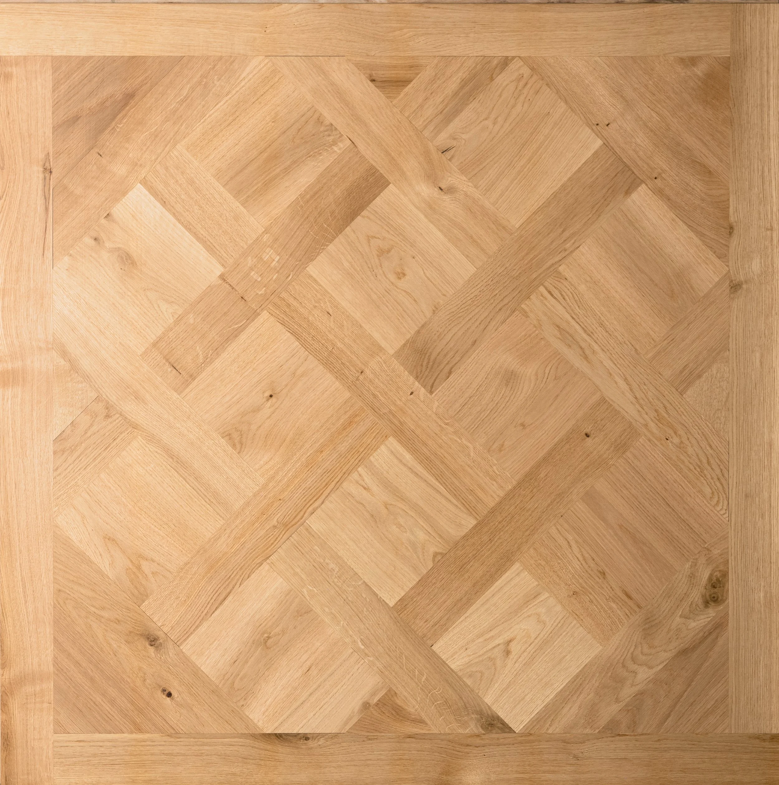 Suelo de madera de patrón en espiral.