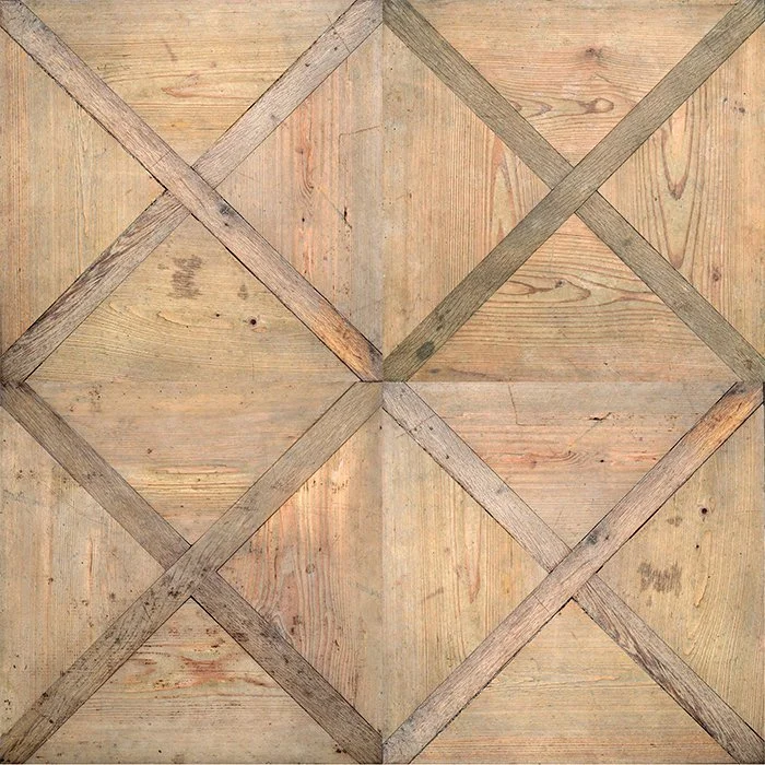 Superficie de suelos parquet de madera. con diseño geométrico de maderas entrecruzadas.