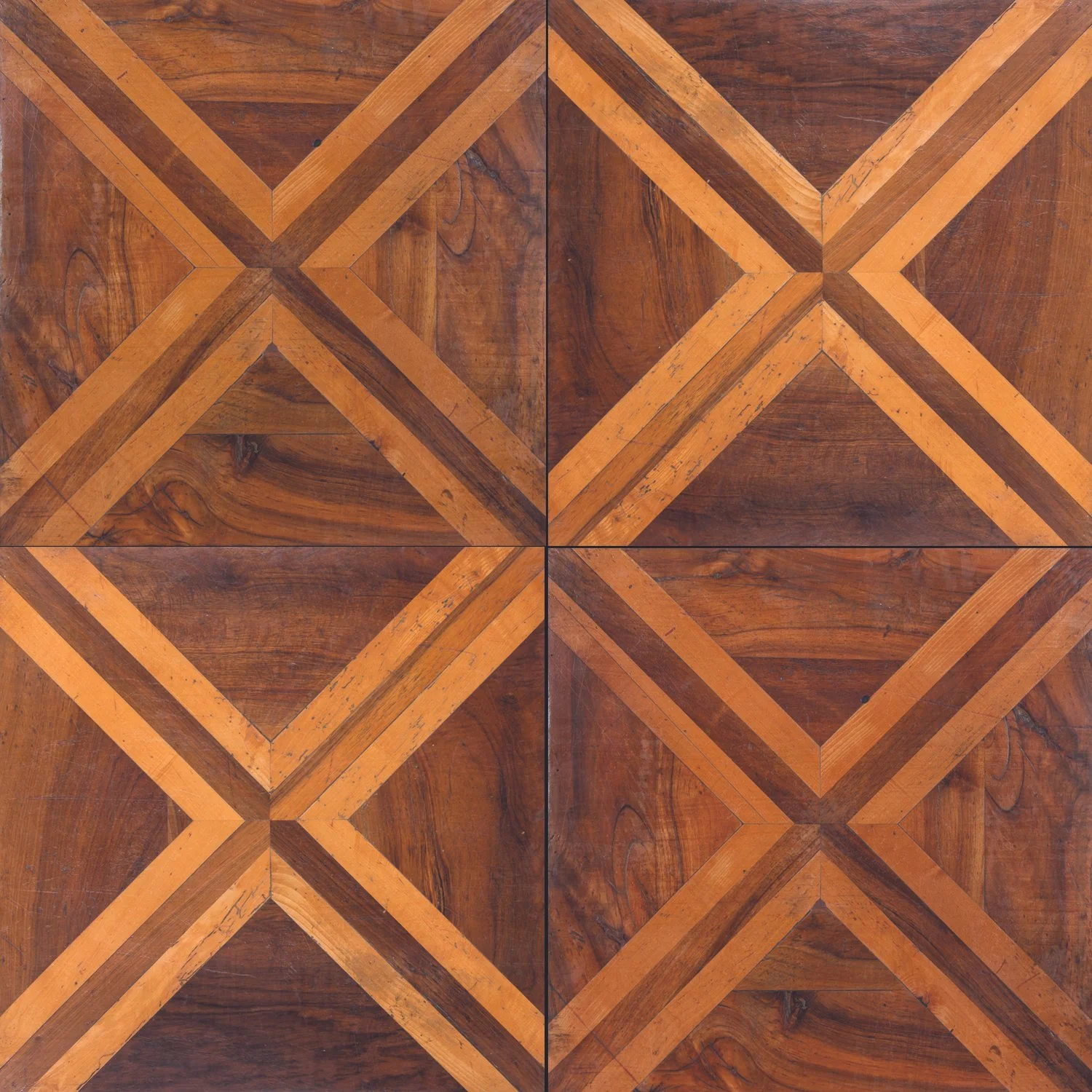 Seis tablas de madera con diseño en patrones geométricos en tonos marrón.