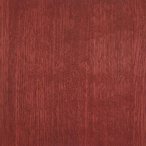 Madera con acabado en acabado rojo