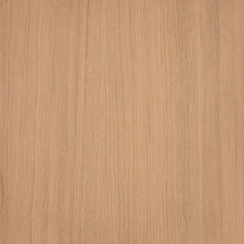 Superficie de madera clara con vetas finas.