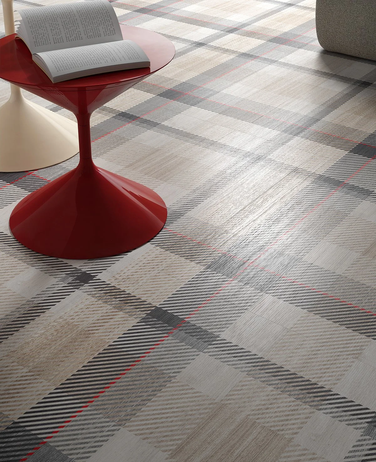 Ambientata_Tartan_Wood_Gray_Berti.jpg