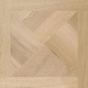 Tablero de versalles en madera de roble. Imagen de un patrón de parquet de madera con diseño geométrico en tonos beige y marrón.