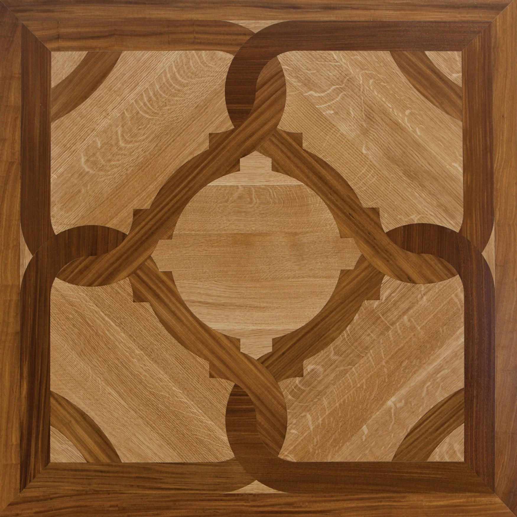 Patrón de madera en forma de cuadrado con detalles circulares entrelazados en el centro.