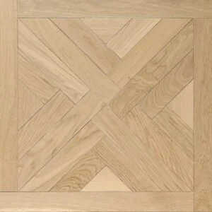 Tablero de versalles en madera de roble. Imagen de un patrón de parquet de madera con diseño geométrico en tonos beige y marrón.