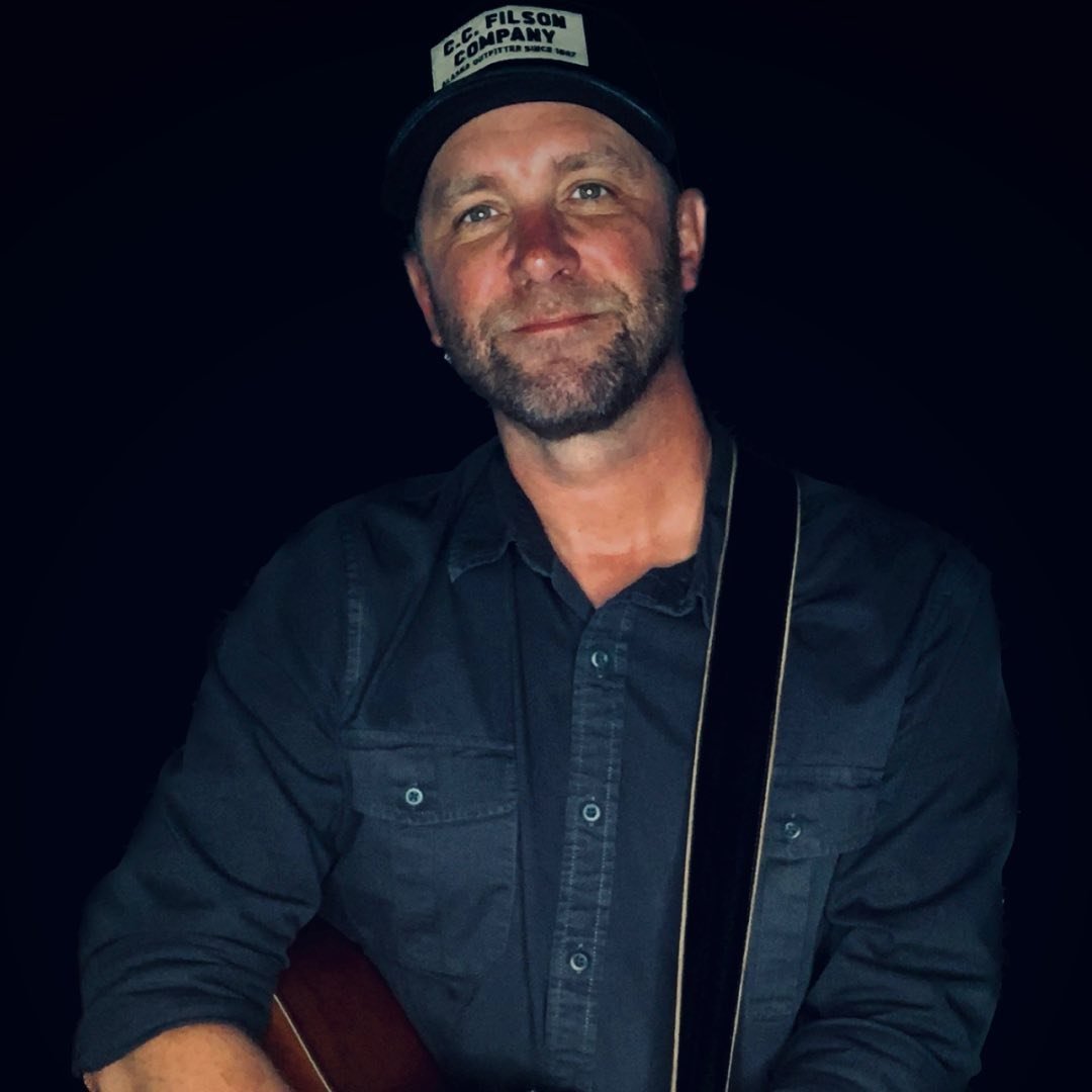 Live Music with Mike Bustin @ Lola's Lakehouse