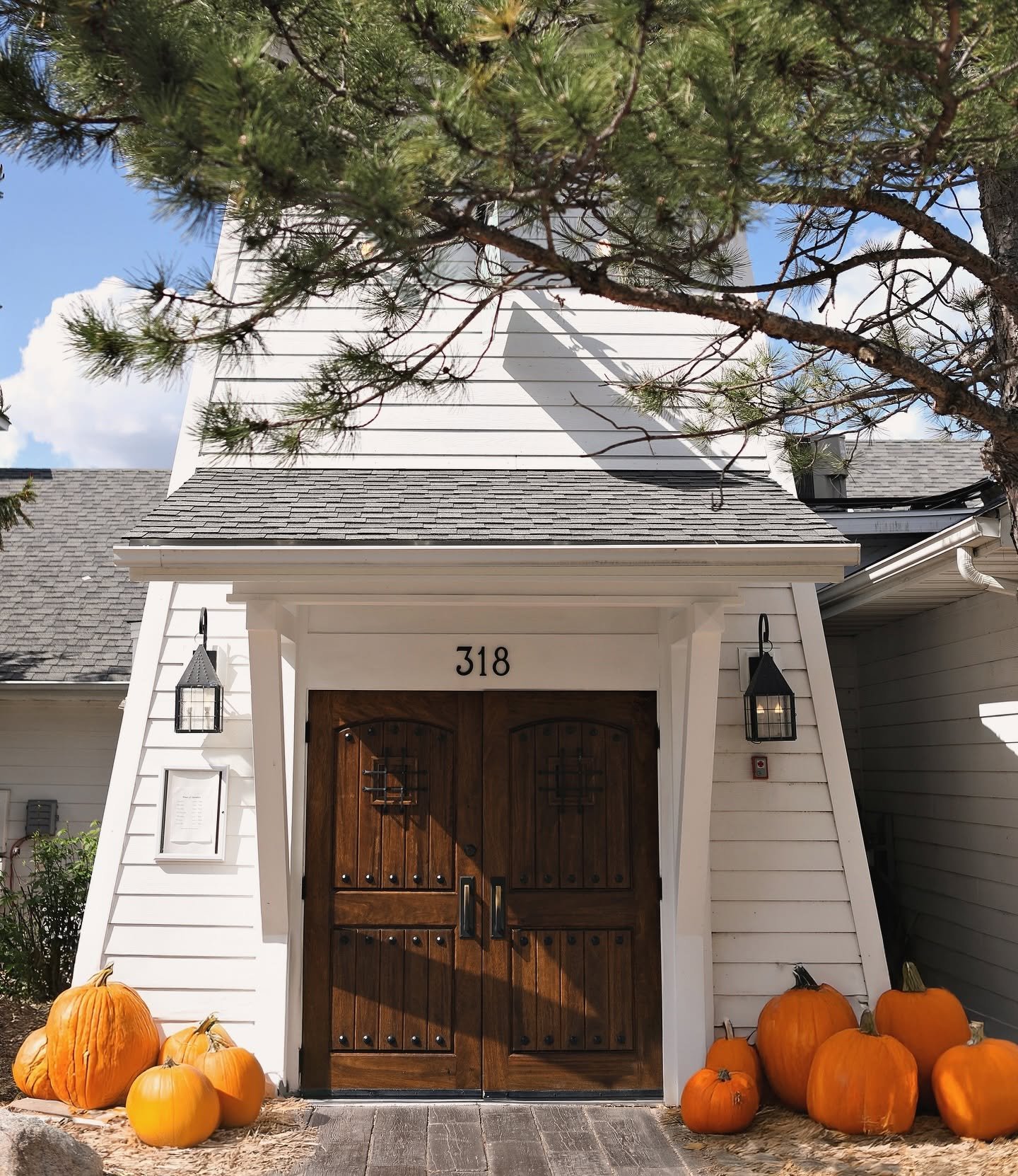 Halloween Cocktails + Happy Hour at Lola's Lakehouse