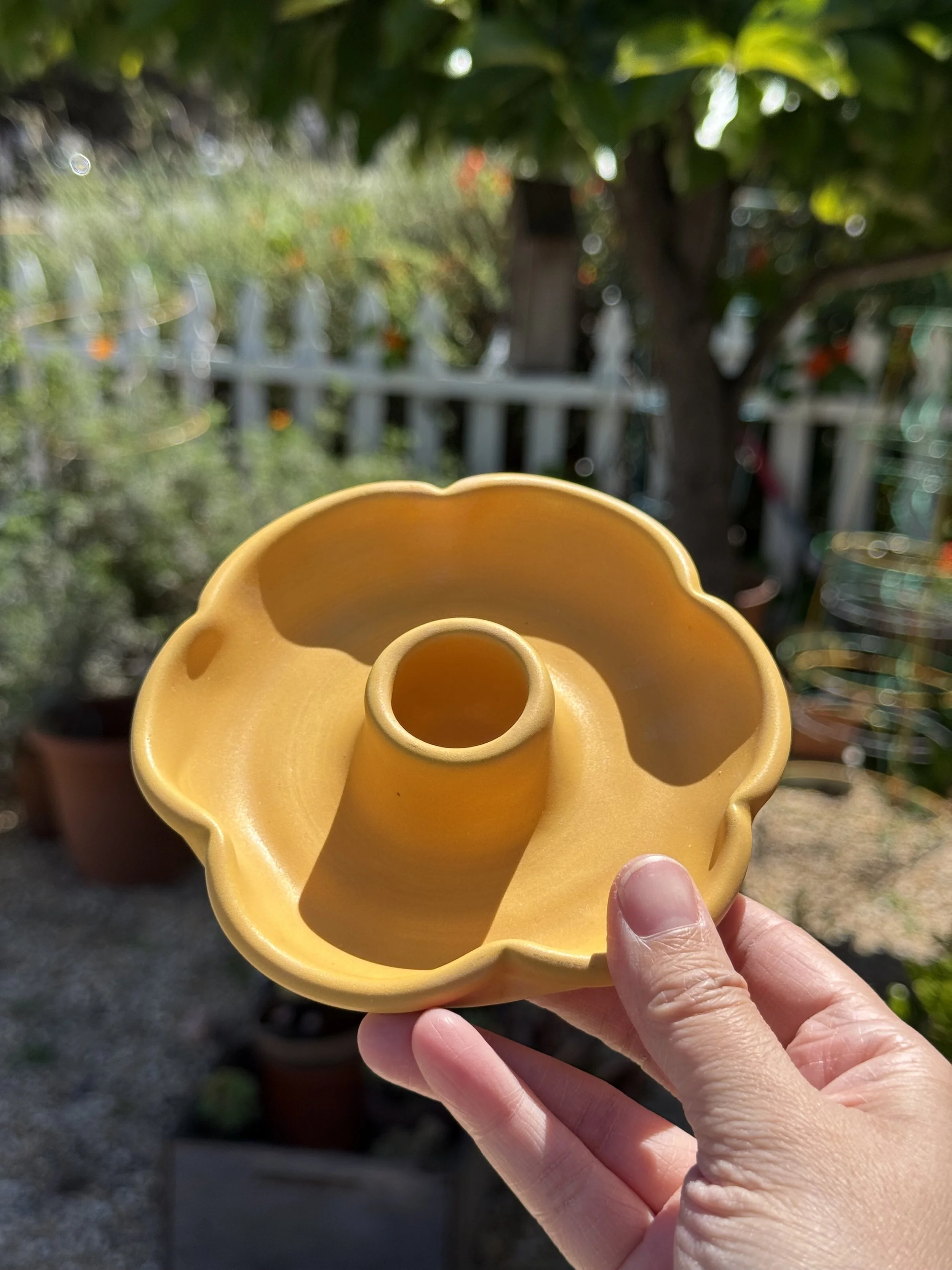 Flower Candleholder in Golden