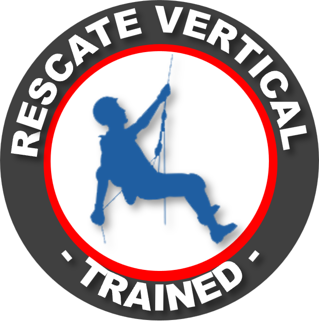 Símbolo de entrenamiento en rescate vertical con una figura de escalador en cuerda dentro de un círculo, rodeado por un texto que dice 'Rescate Vertical Entrenado'.