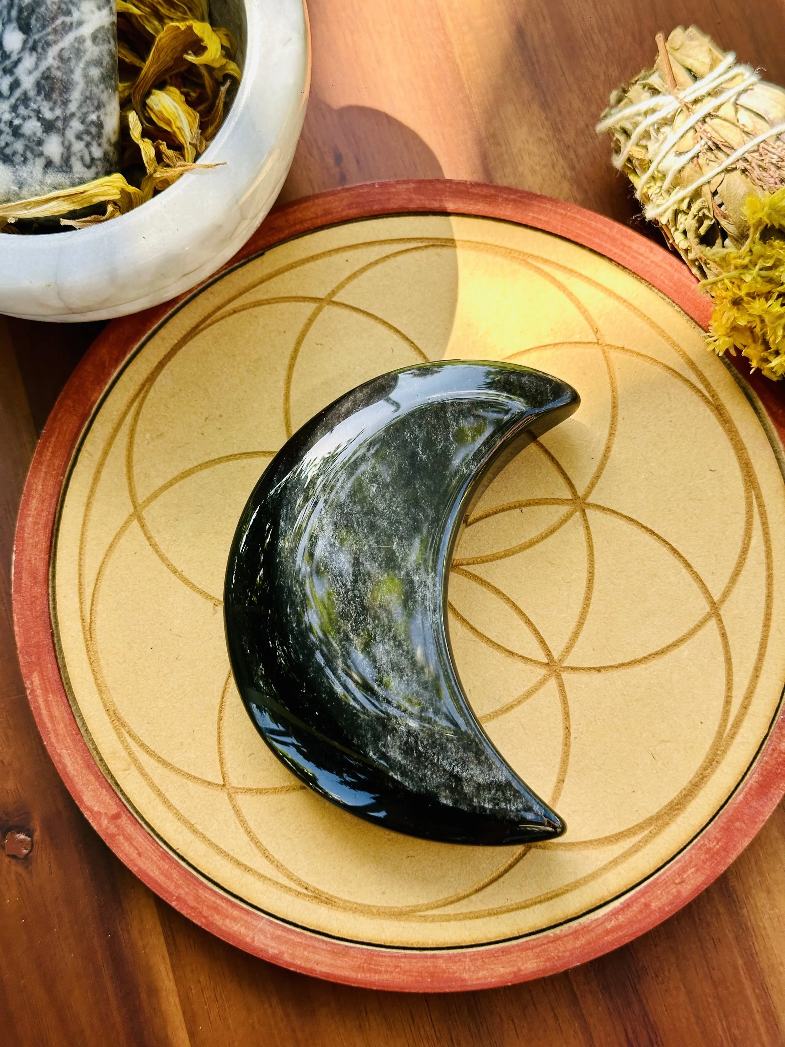 Obsidian Sheen Crescent Moon 🌙