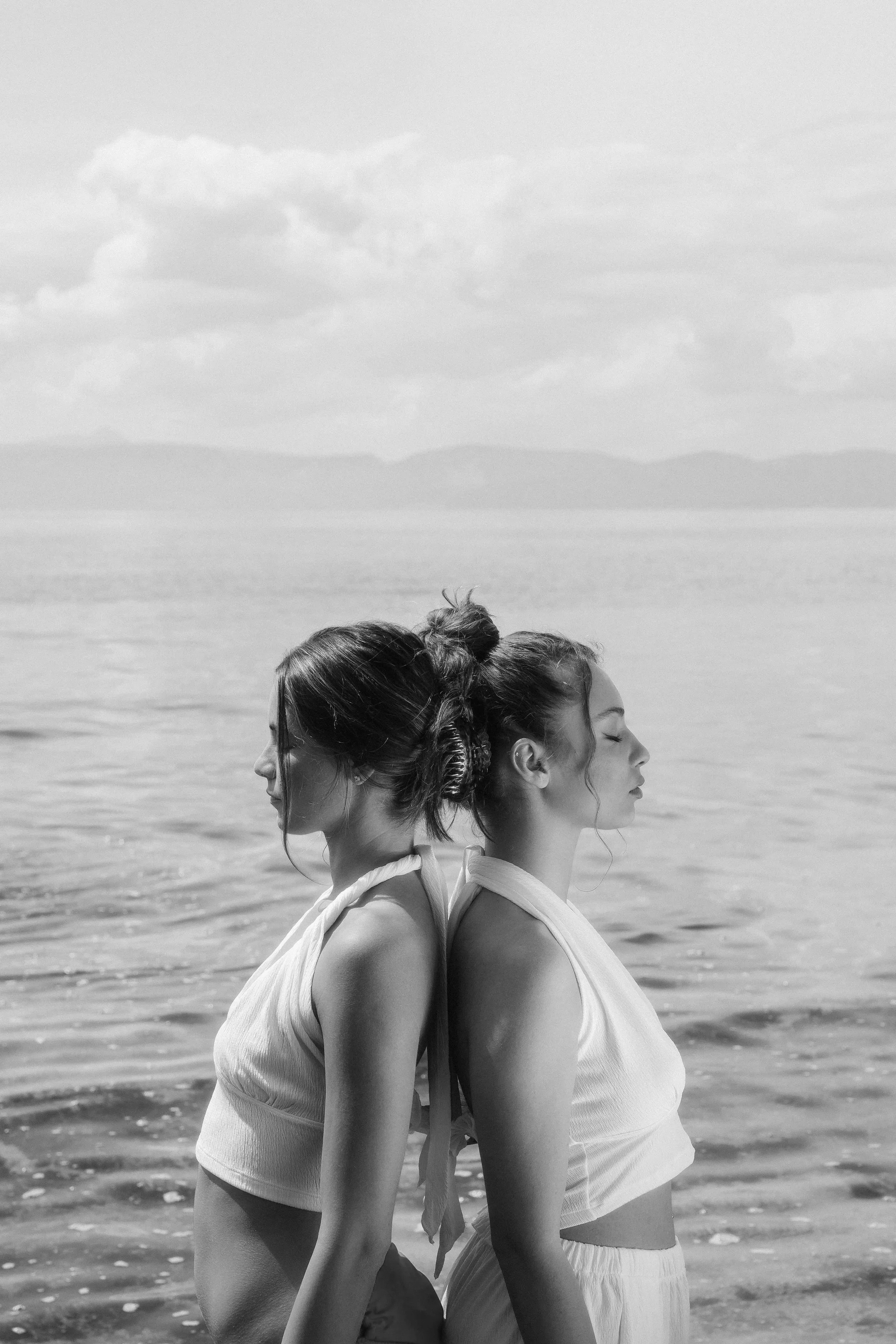 zwei junge Frauen in gesundheitspsychologischem Kurs