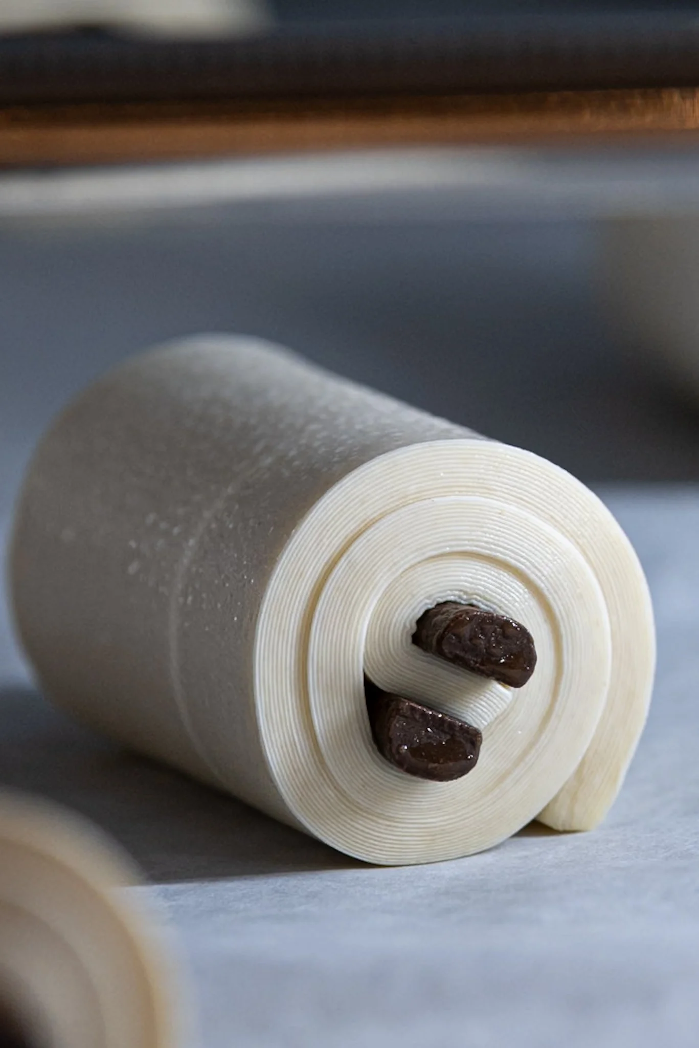 Laminado perfecto visible en un Pain au chocolat en la fermentación