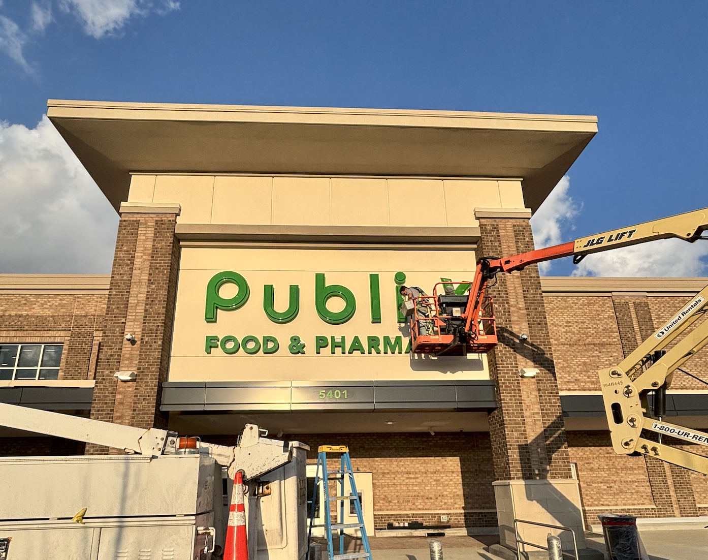 The process of channel letter installation for Publix in Cold Spring, Kentucky.