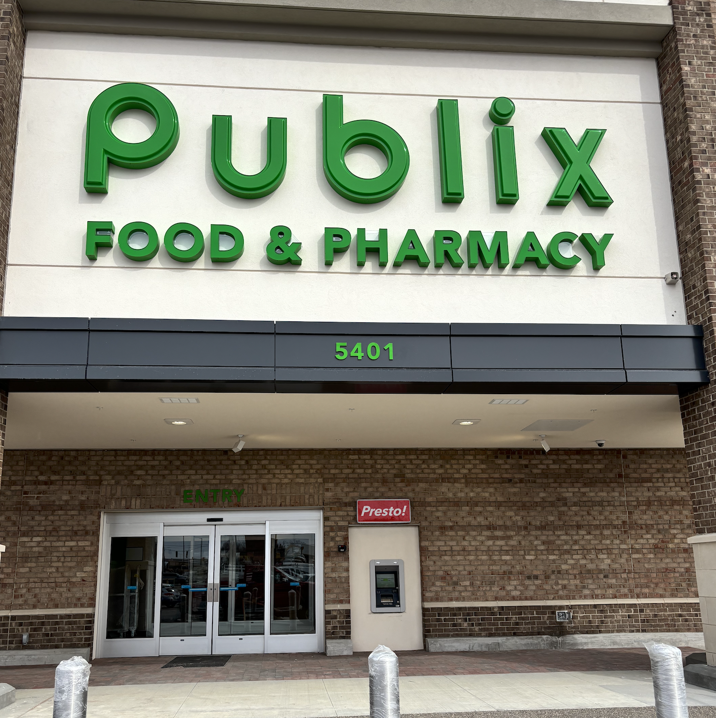 Publix Food & Pharmacy building sign installation in Cold Spring, Kentucky