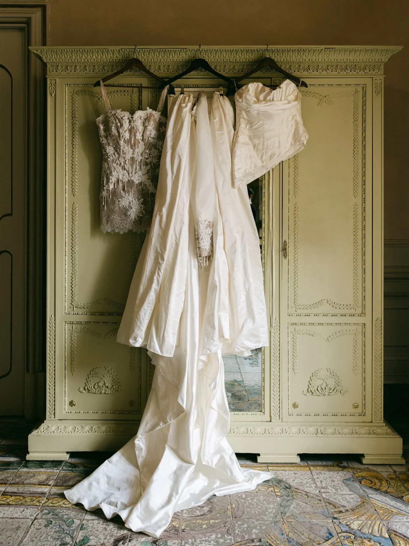 corners of Villa Tasca in november light

Photographer: @yolantabirkhanestudio
Venue: @villatascaofficial 
Planner: @theyesmaker 
Florist: @tepeesauvage 
Catering: @citronpavot